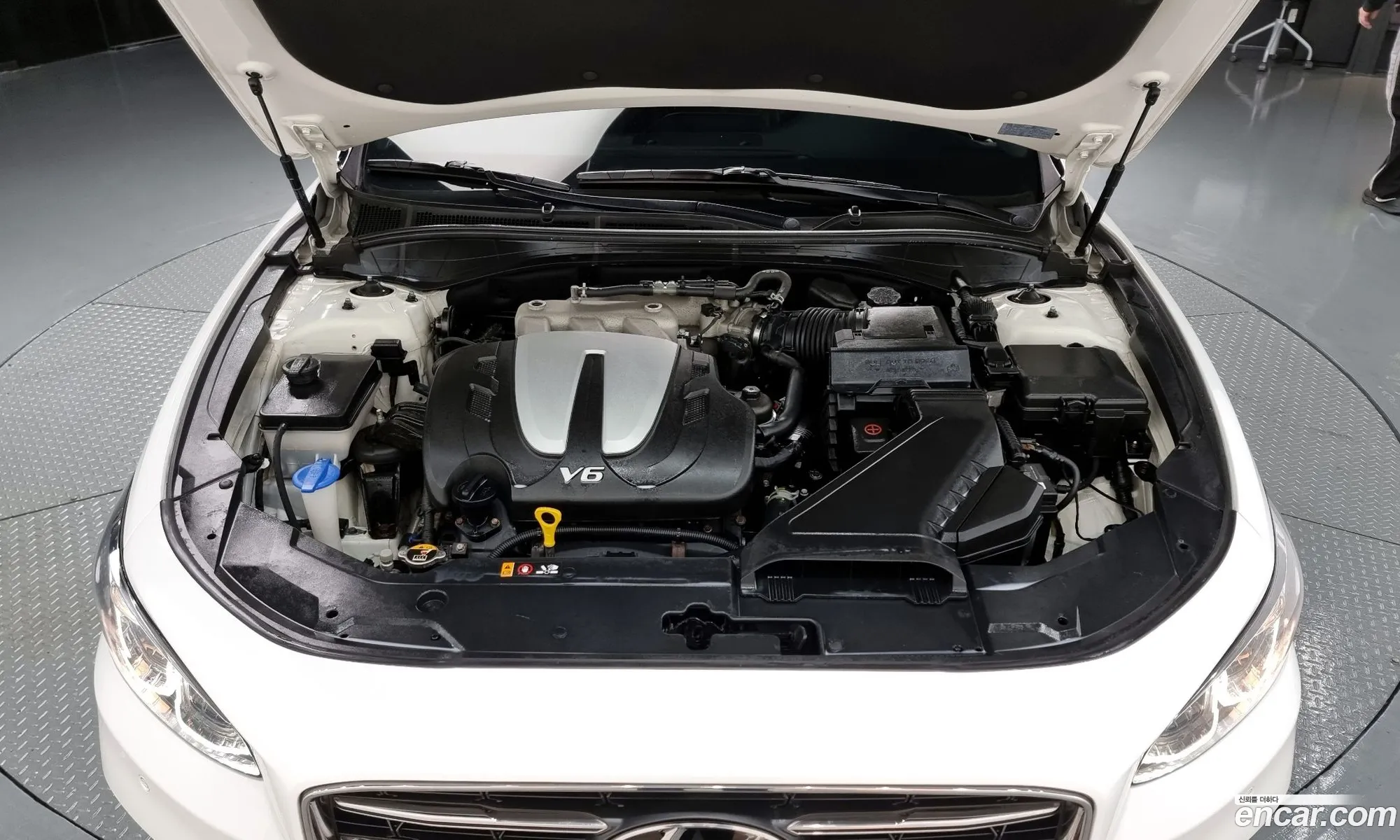 Hyundai Grandeur Ig 30 Lpi Modern Rental Car - фотография 12042382