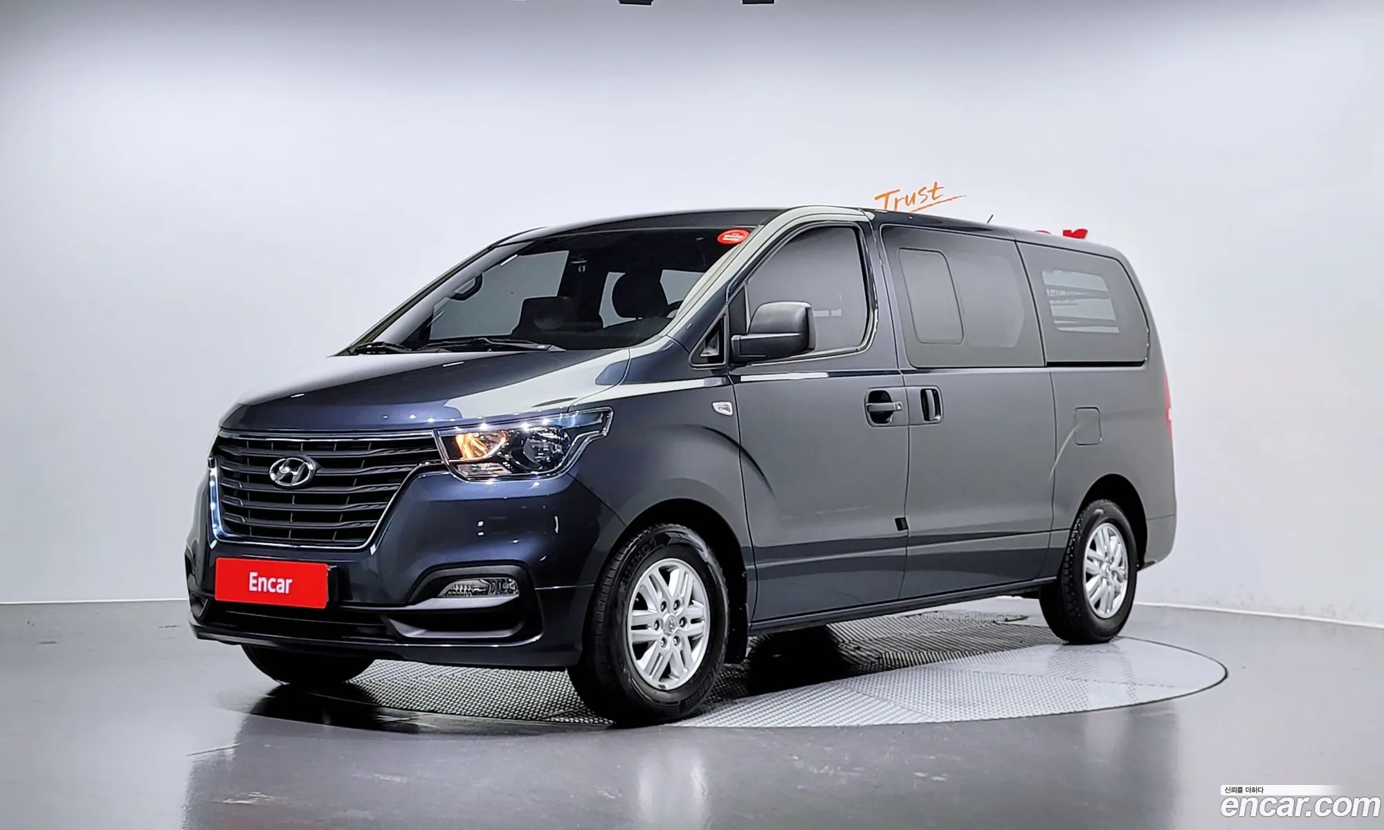 Hyundai Starex 5 Seater Van 2018 - фотография 17280638