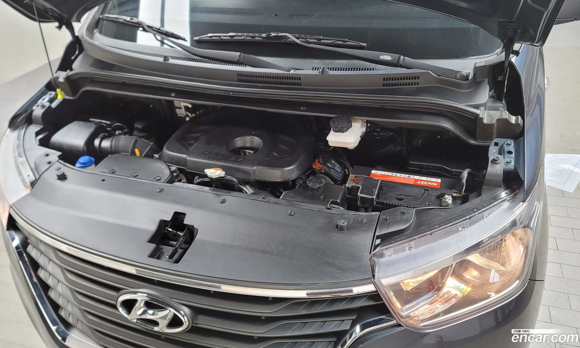 Hyundai Starex 5 Seater Van 2018 - фотография 17280643