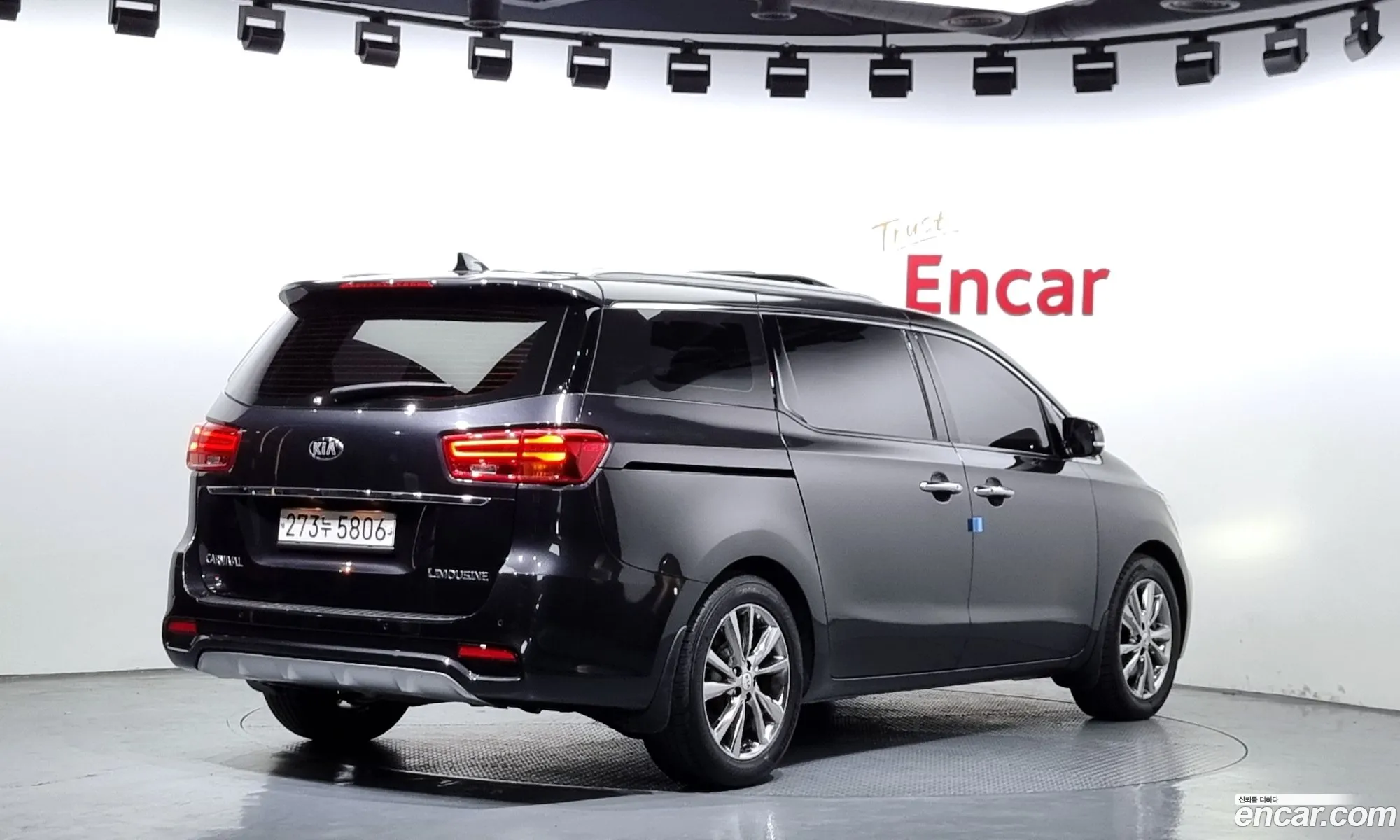 Kia Carnival Iii 7-Seater Limousine 2019 - фотография 12284360