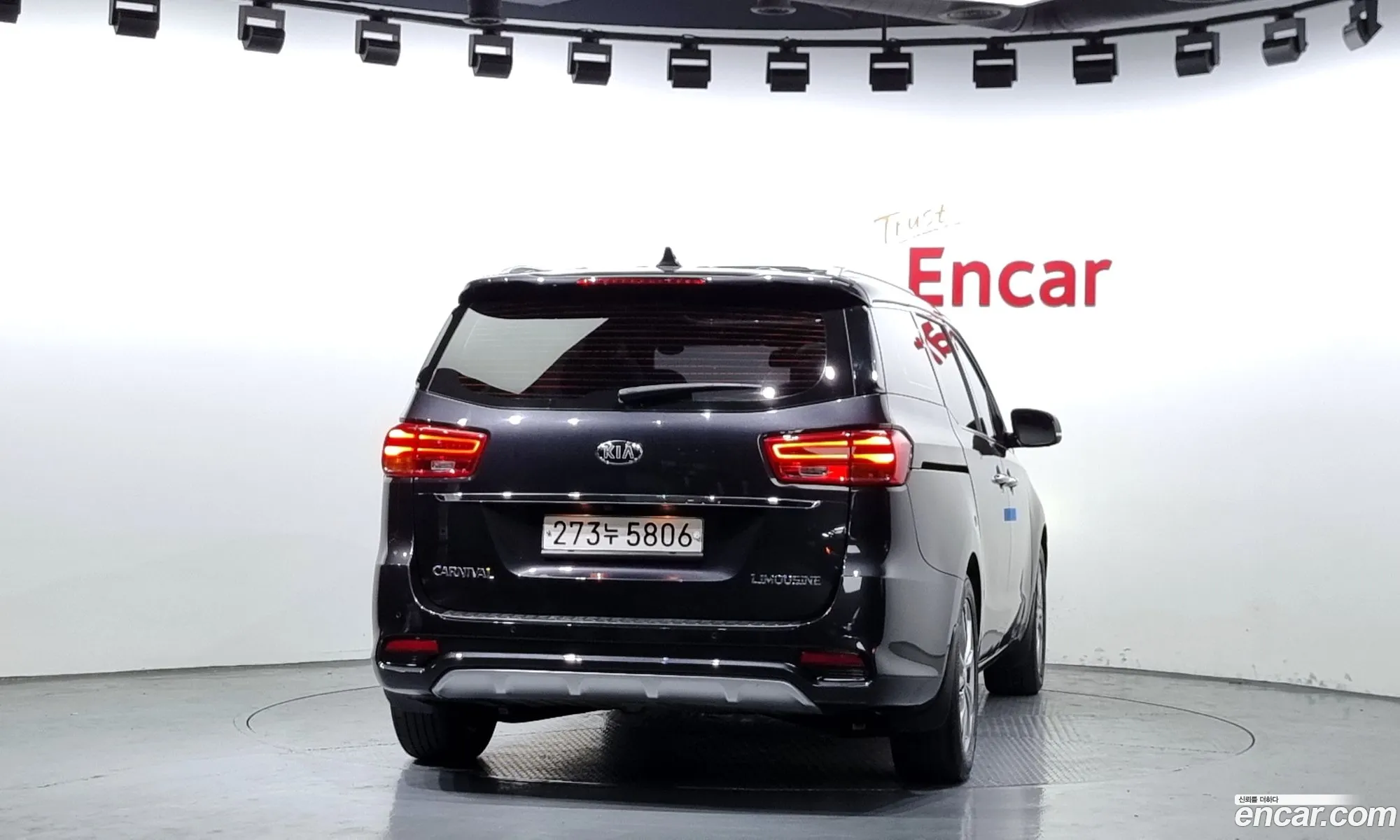 Kia Carnival Iii 7-Seater Limousine 2019 - фотография 12284362