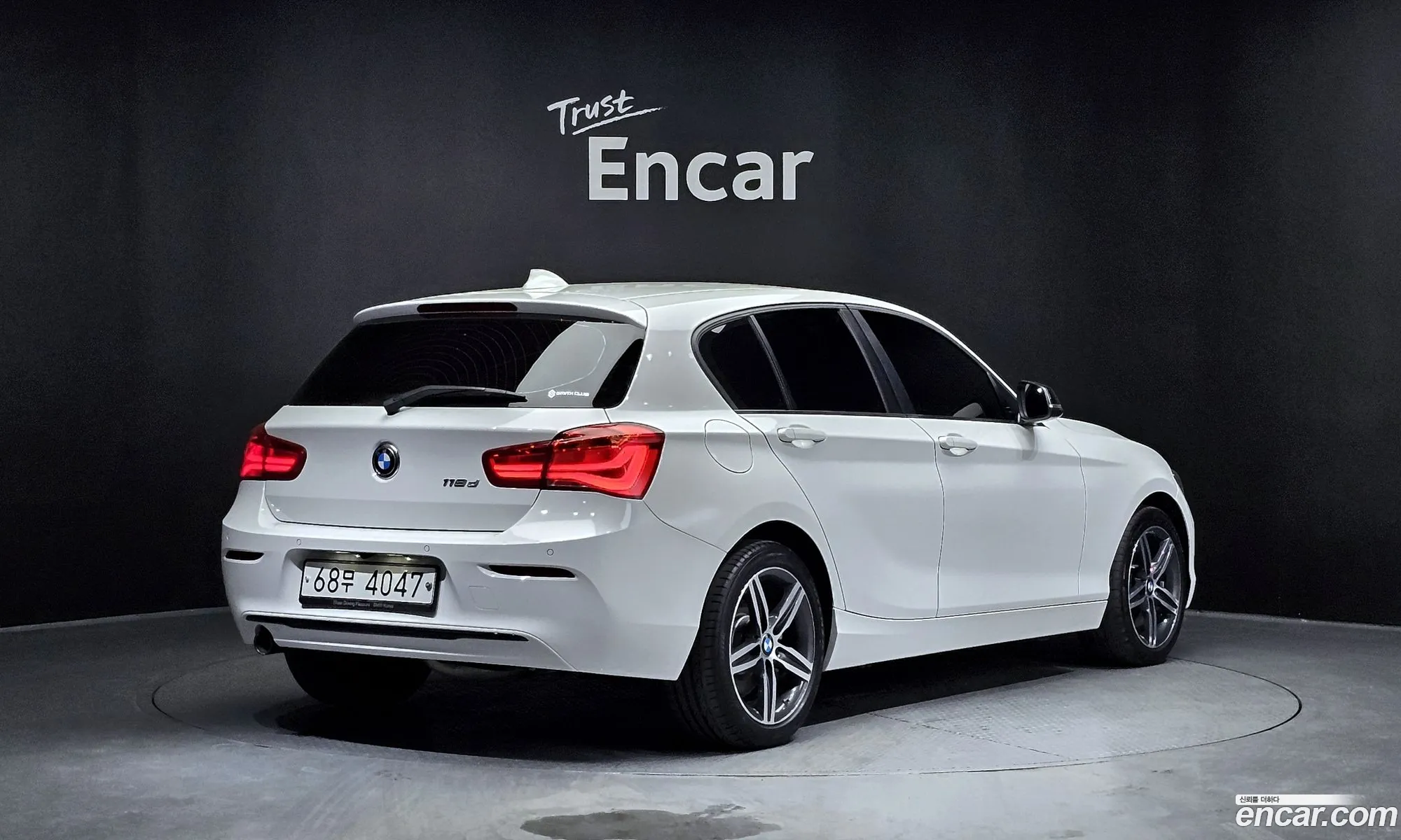 BMW 1Er 118D Sport 5 Door 2019 - фотография 12860828