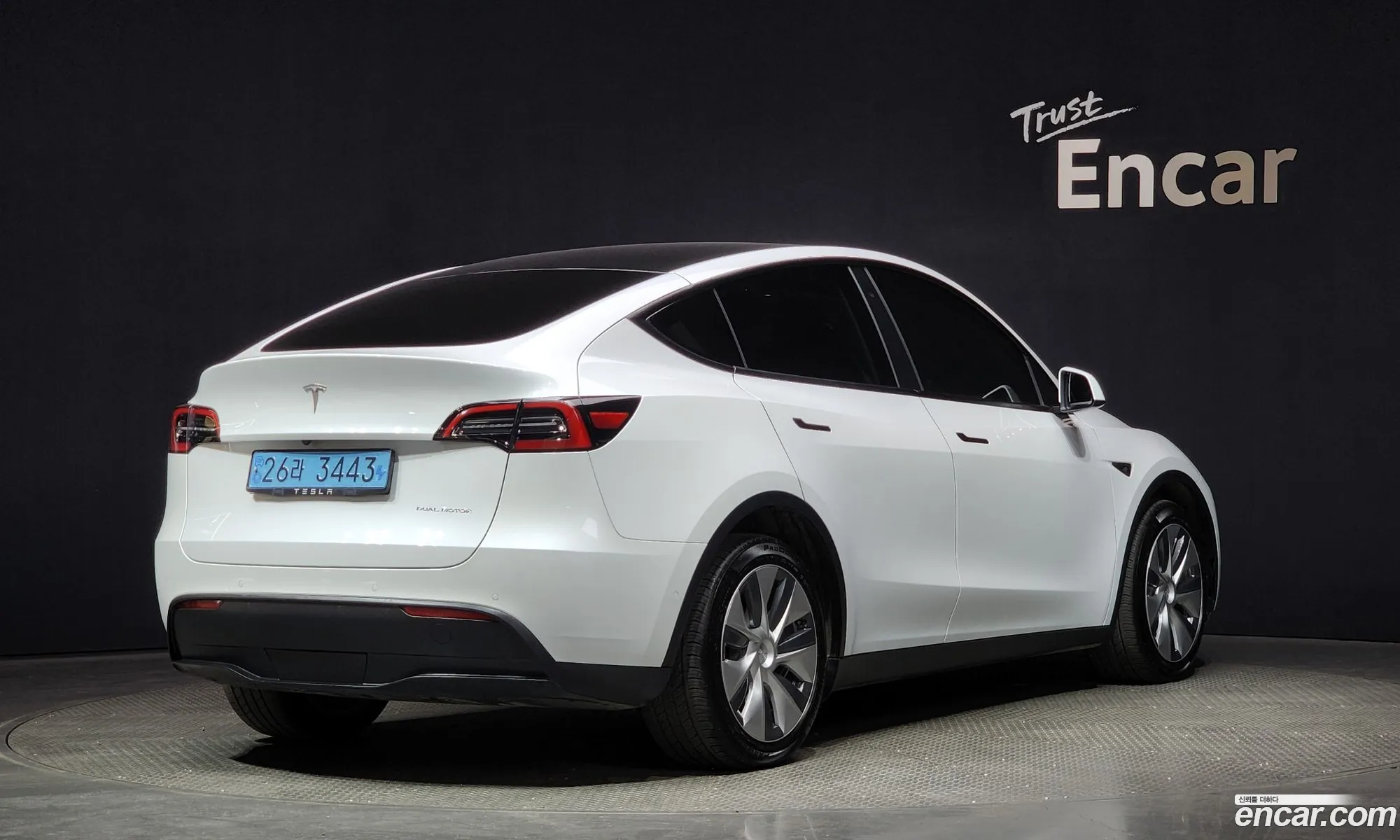 Tesla Model Y I Long Range 2022 - фотография 14605814