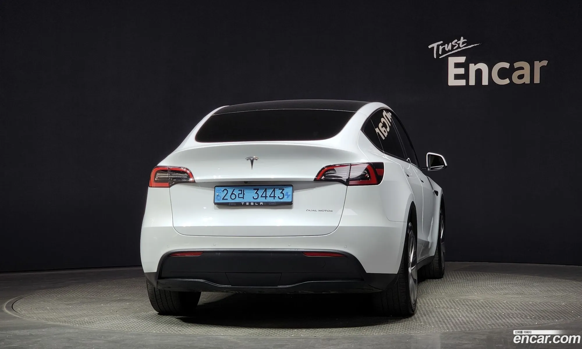 Tesla Model Y I Long Range 2022 - фотография 14605816