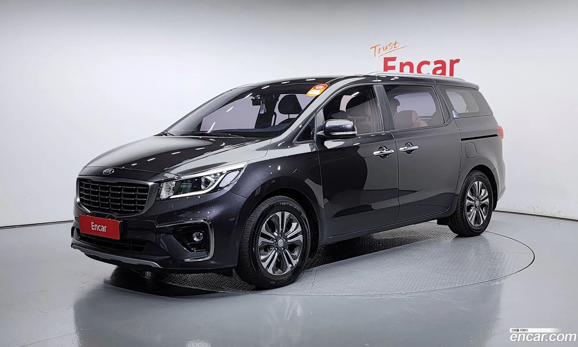 Kia Carnival 9-Seater Luxury 2020 - фотография 14909947