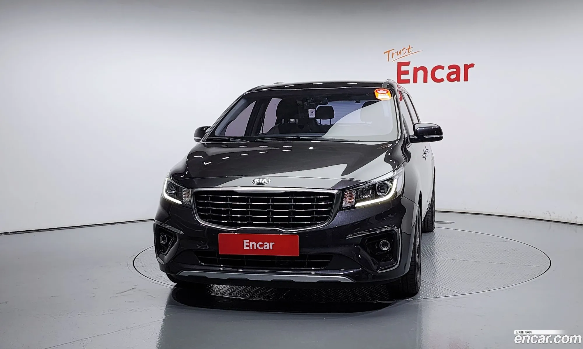 Kia Carnival 9-Seater Luxury 2020 - фотография 14909949