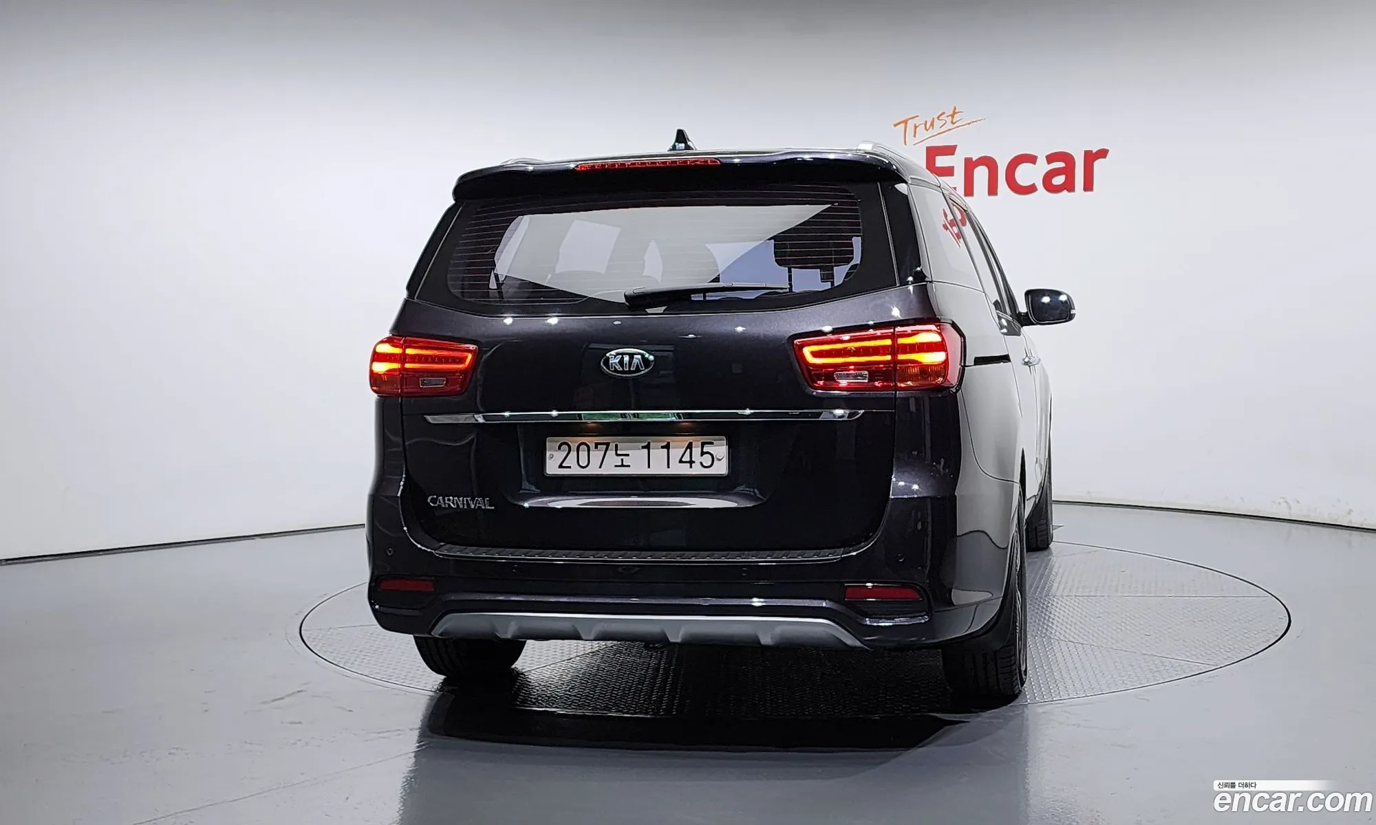 Kia Carnival 9-Seater Luxury 2020 - фотография 14909950