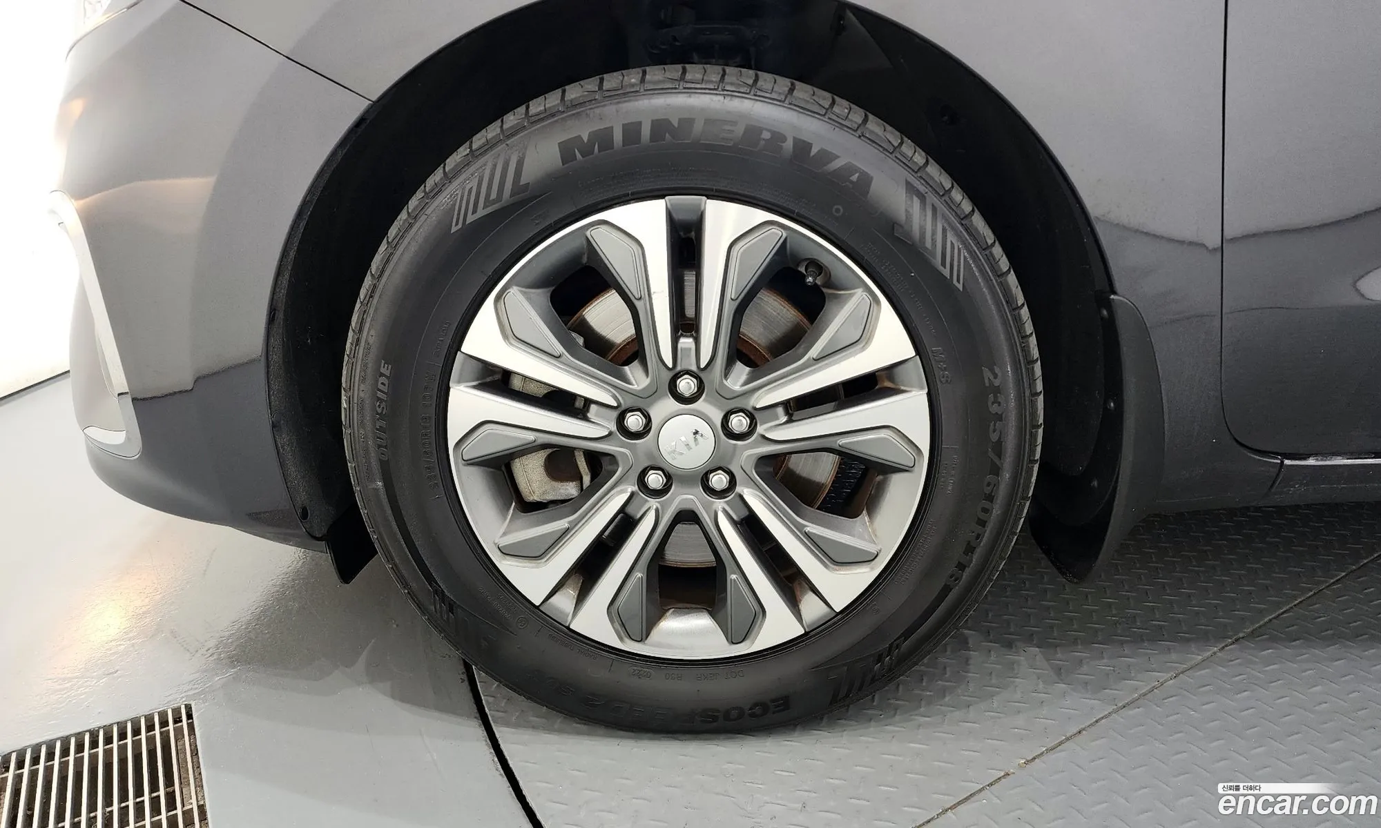Kia Carnival 9-Seater Luxury 2020 - фотография 14909951