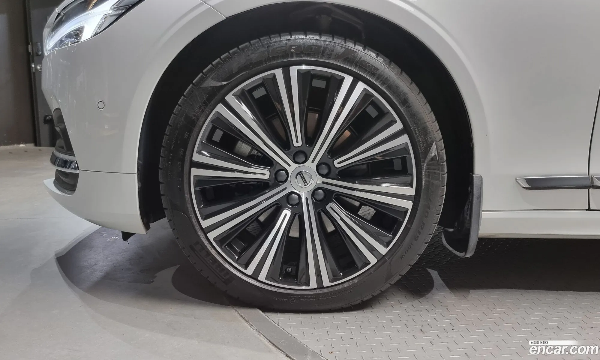 Volvo S90 B5 Ultimate Bright 2023 - фотография 4504358