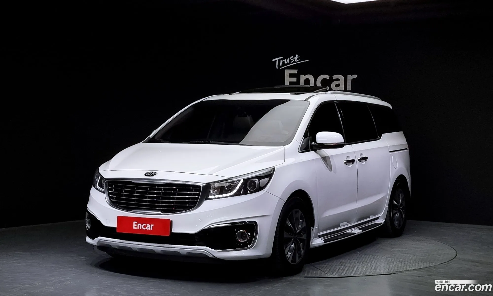 Kia Carnival 9-Seater Luxury 2015 - фотография 12285127