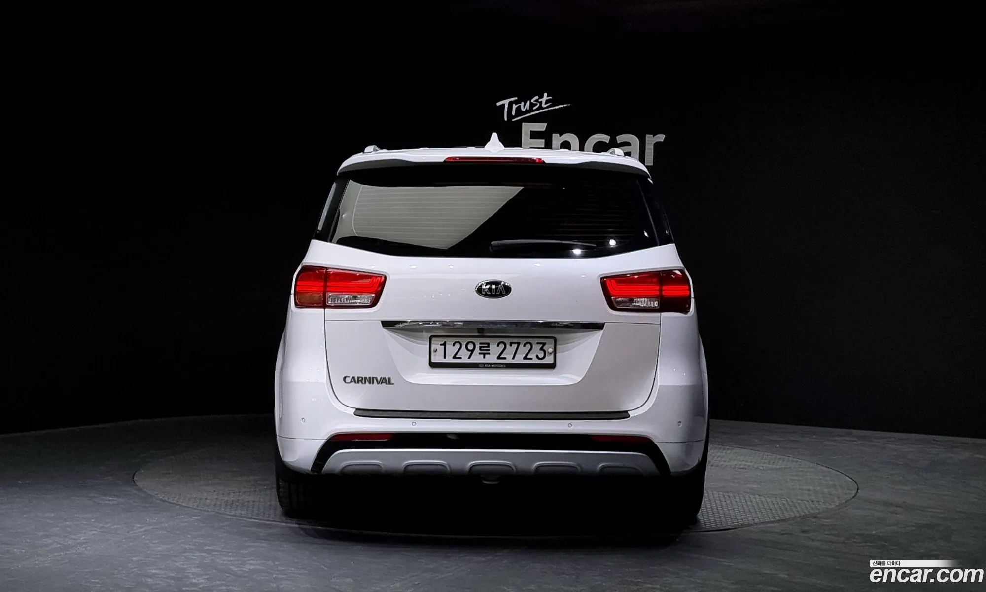 Kia Carnival 9-Seater Luxury 2015 - фотография 12285130