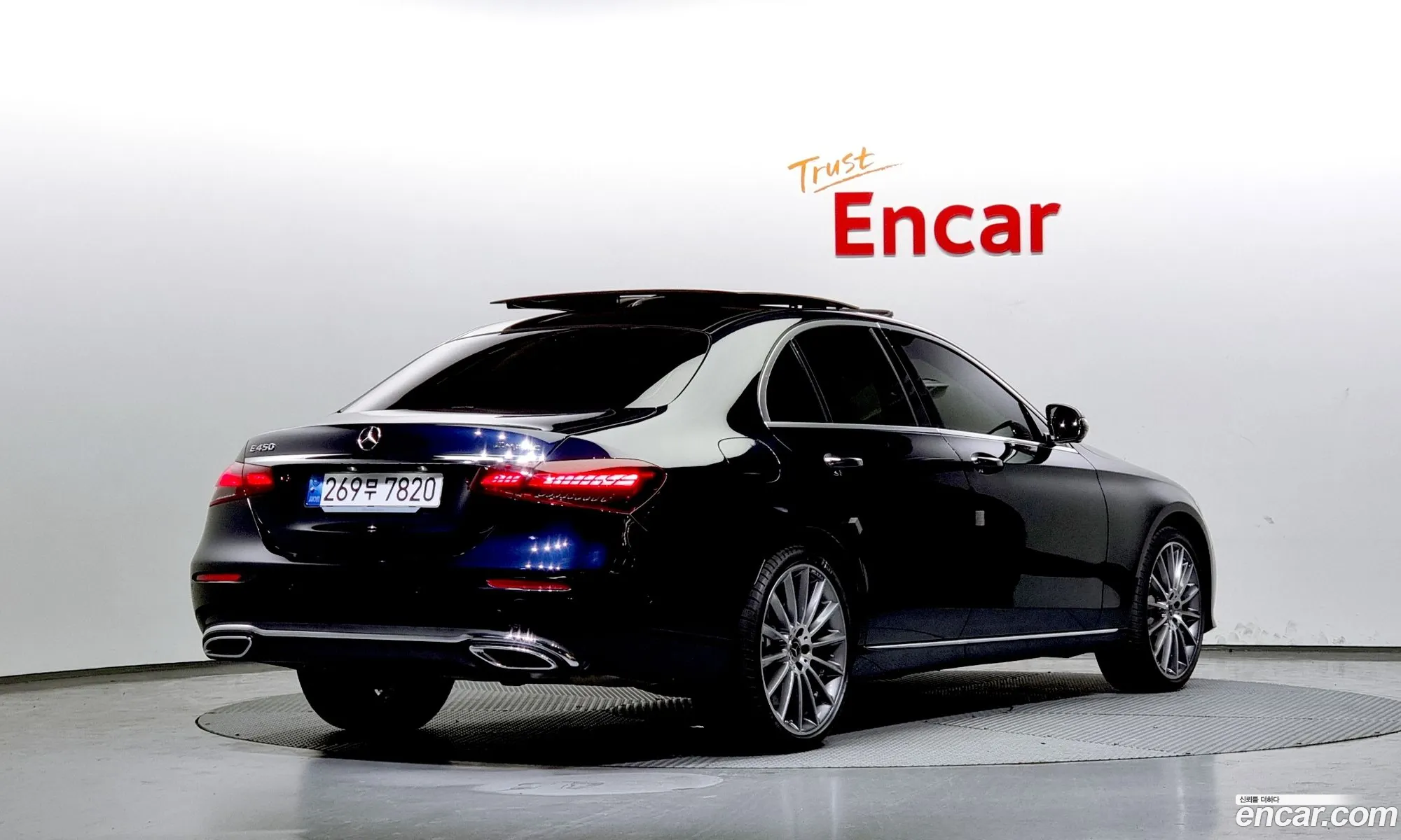 Mercedes-Benz E-Klasse E450 4Matic Exclusive 2023 - фотография 12092297
