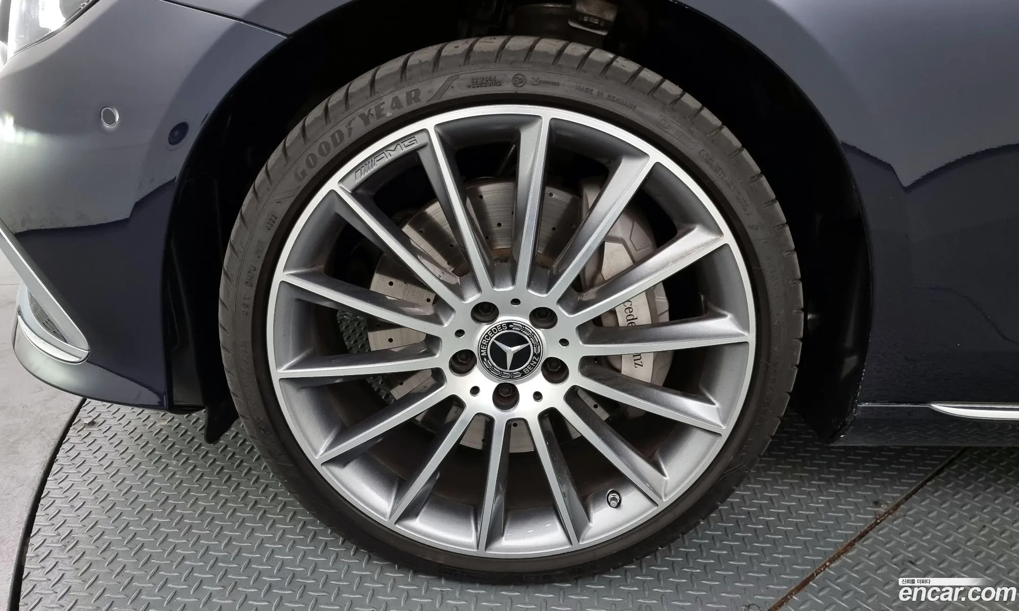 Mercedes-Benz E-Klasse E450 4Matic Exclusive 2023 - фотография 12092300
