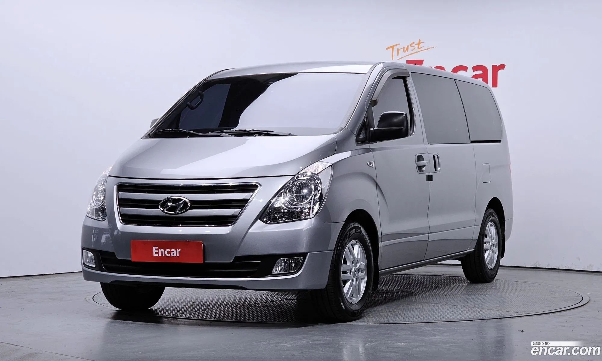 Hyundai Starex 3-Seater Van 2017 - фотография 12654881