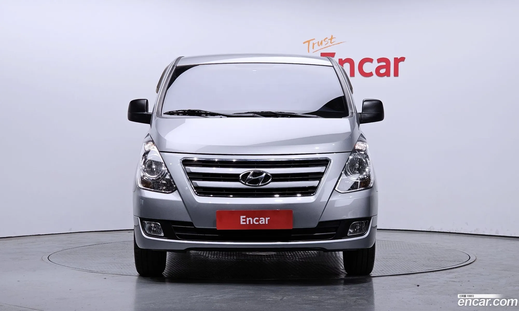 Hyundai Starex 3-Seater Van 2017 - фотография 12654884
