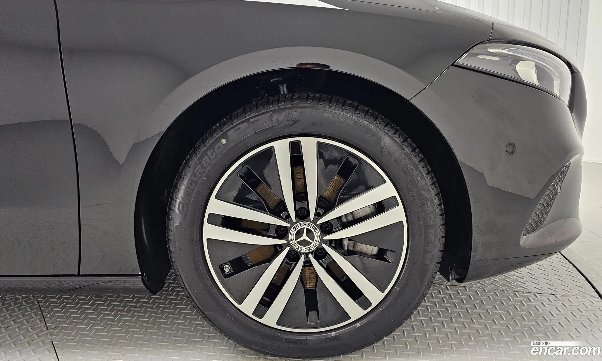 Mercedes-Benz A-Klasse A220 Hatchback 2023 - фотография 12561583