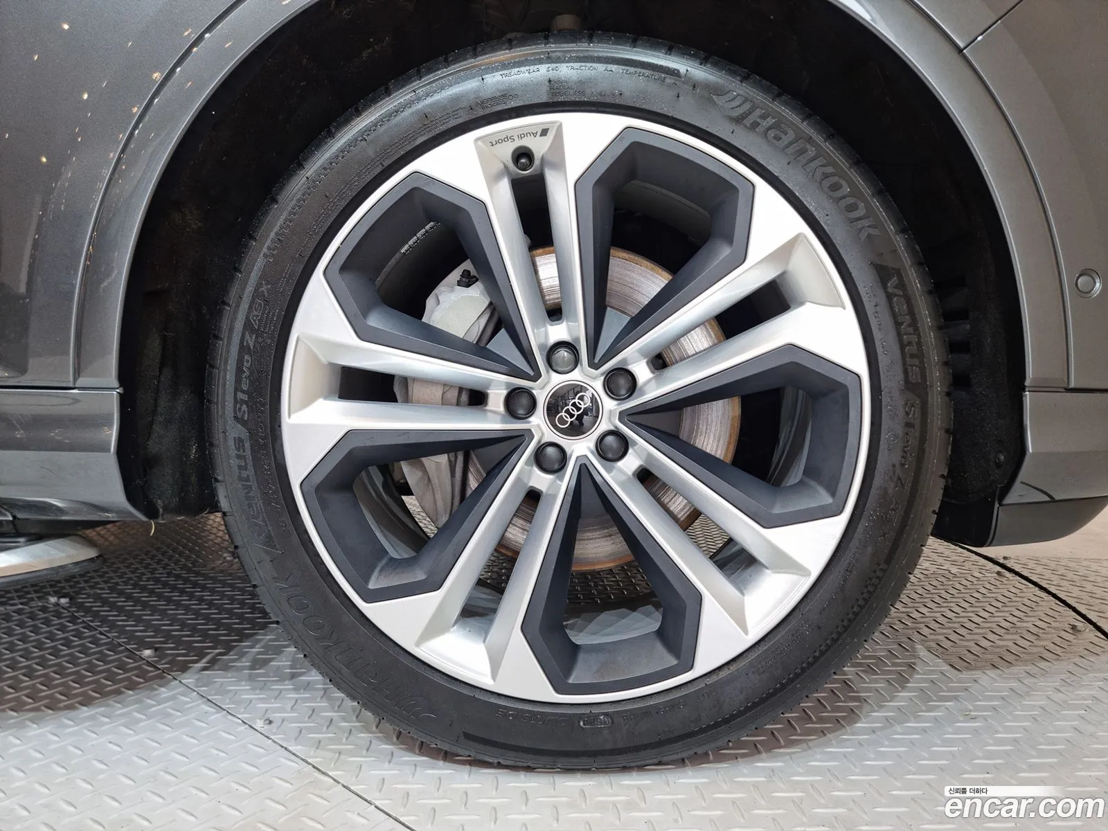 Audi Q7 55 Tfsi Quattro Premium 2023 - фотография 4683934