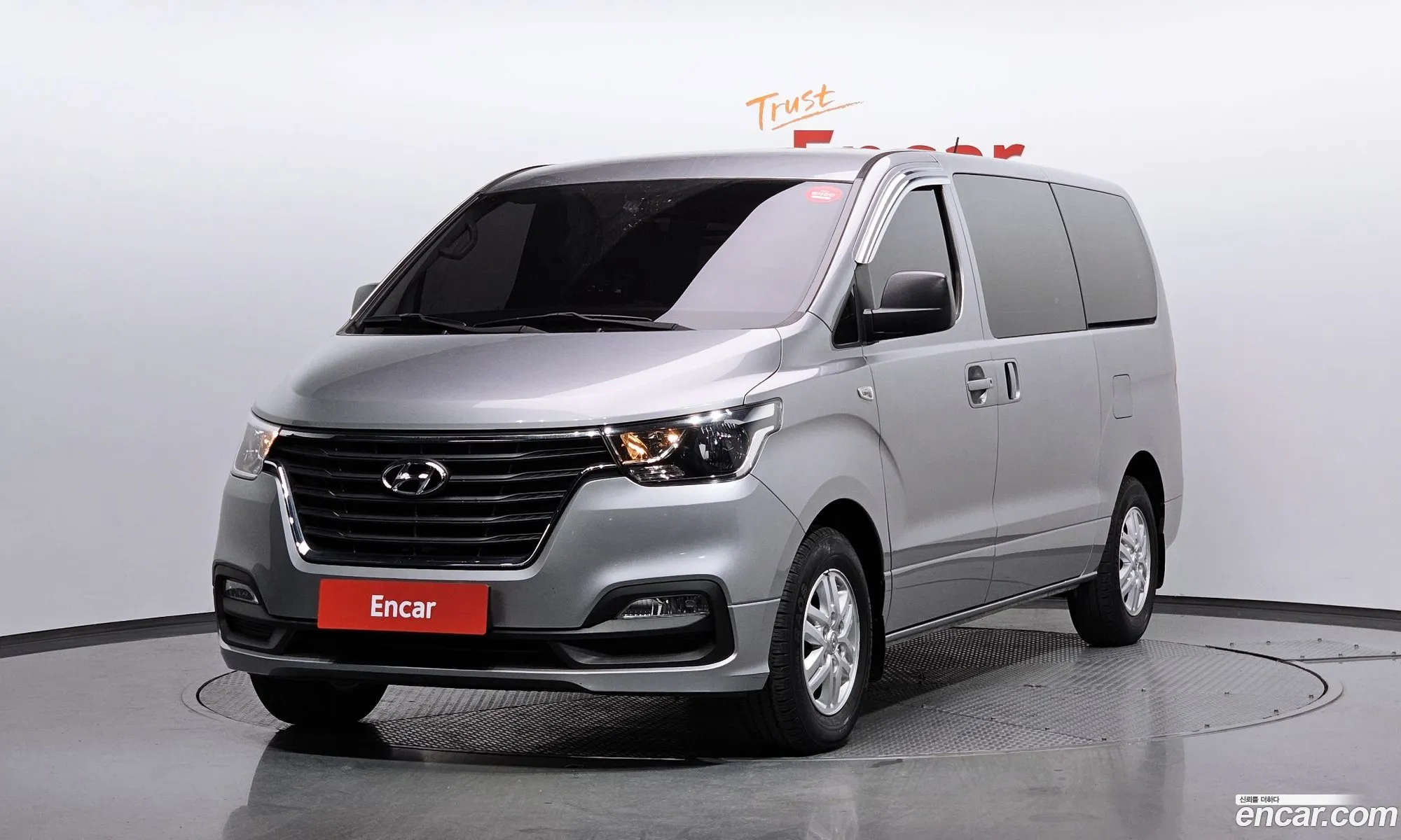 Hyundai The New Grand Starex Van 3-Seater Smart - фотография 15901511