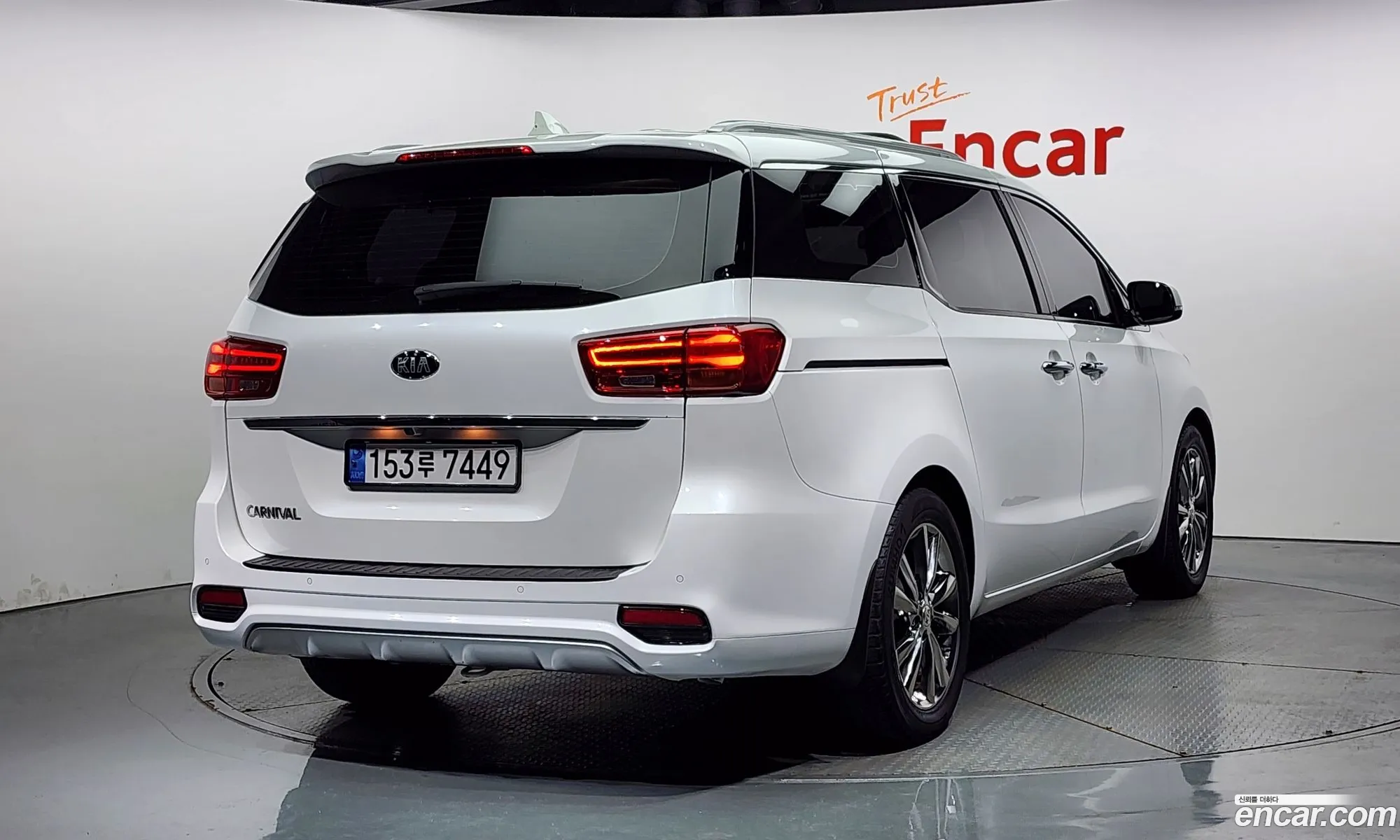 Kia Carnival 9-Seater Prestige 2020 - фотография 12345237