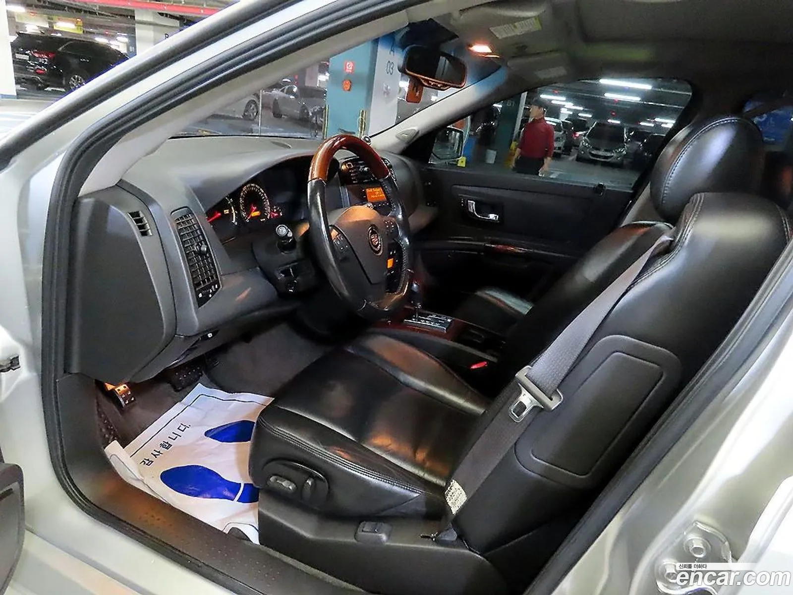 Cadillac Srx I 46 2004 - фотография 14538469