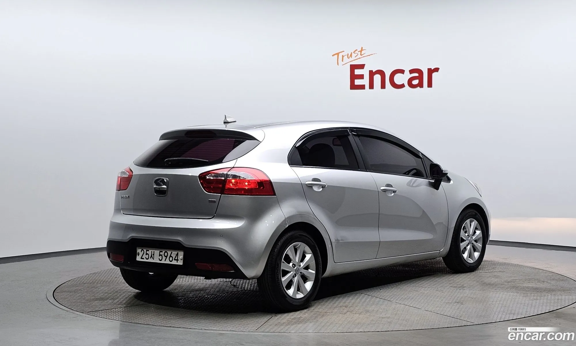 Kia Pride Iii 16 Gdi Hatchback 2013 - фотография 16785435