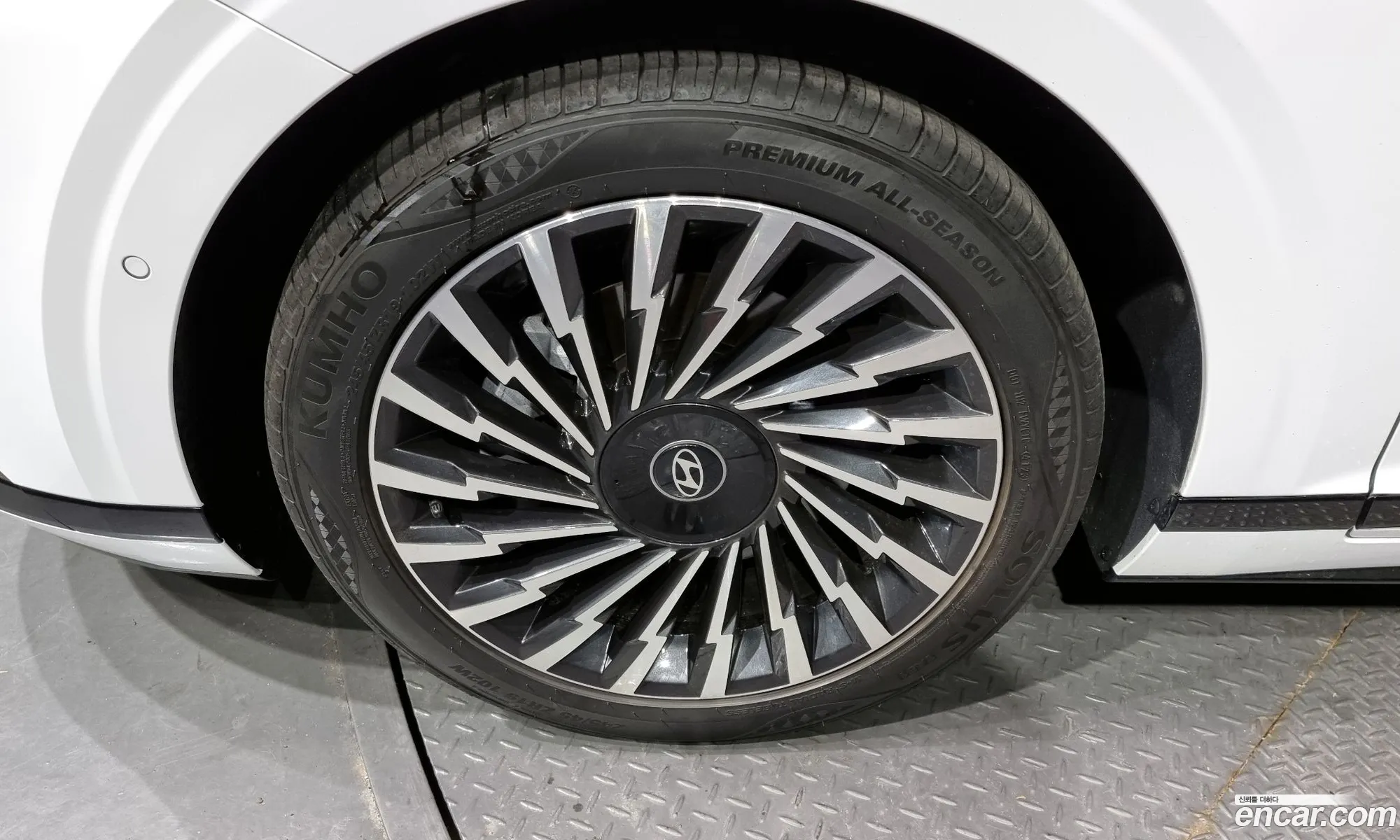 Hyundai Grandeur 25 Gasoline 2Wd 2023 - фотография 17282139
