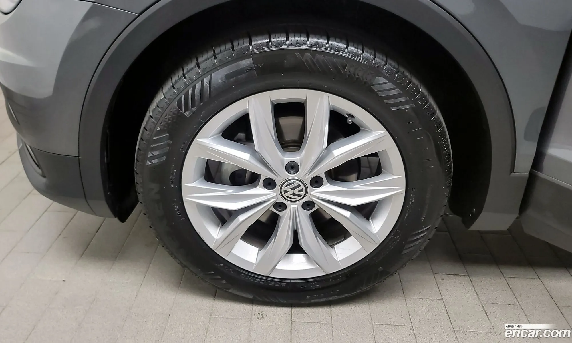 Volkswagen Tiguan Ii 20 Tdi Premium 2020 - фотография 8020274