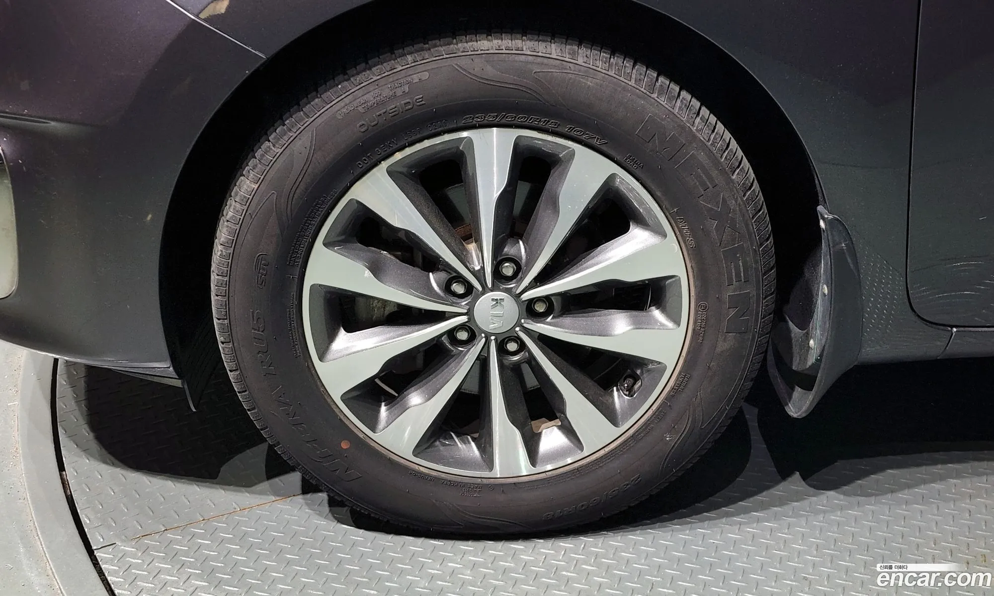 Kia Carnival 9-Seater Luxury 2017 - фотография 18211115