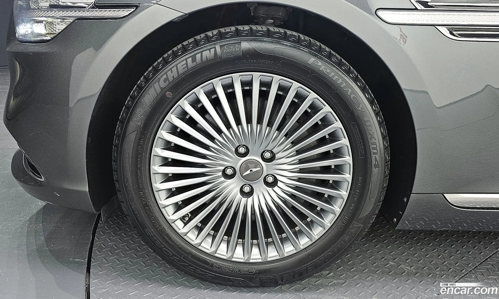 Genesis G90 I 38 2019 - фотография 13538435
