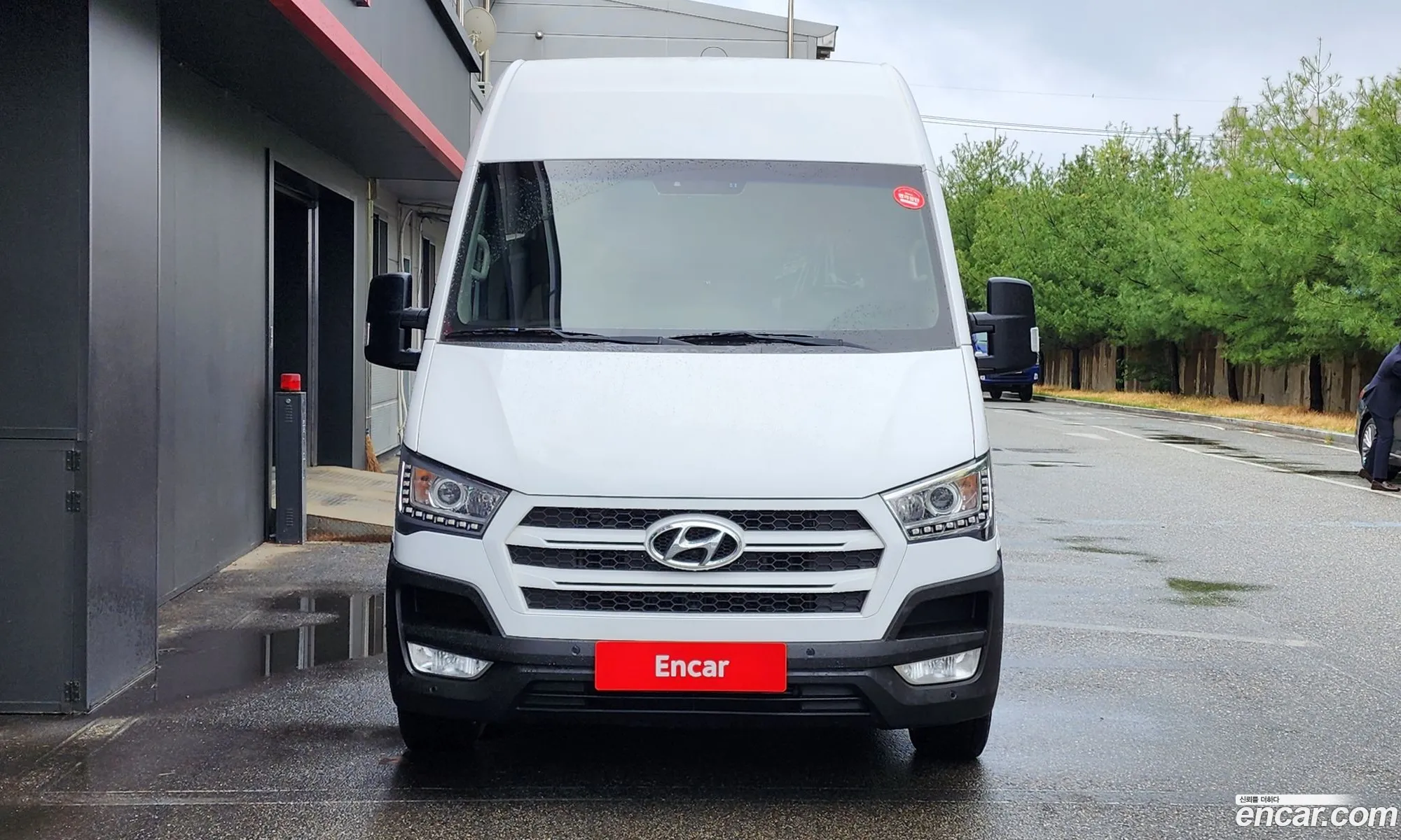 Hyundai Solati 15-Seater Luxury - фотография 13559072