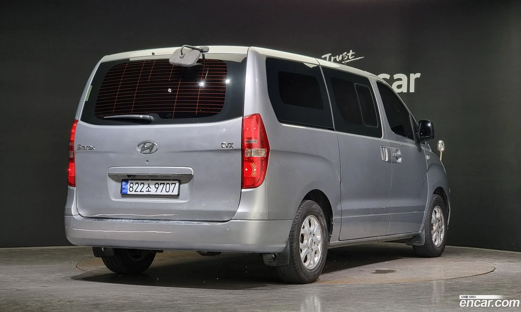 Hyundai Starex 5-Seater Van 2013 - фотография 12199355
