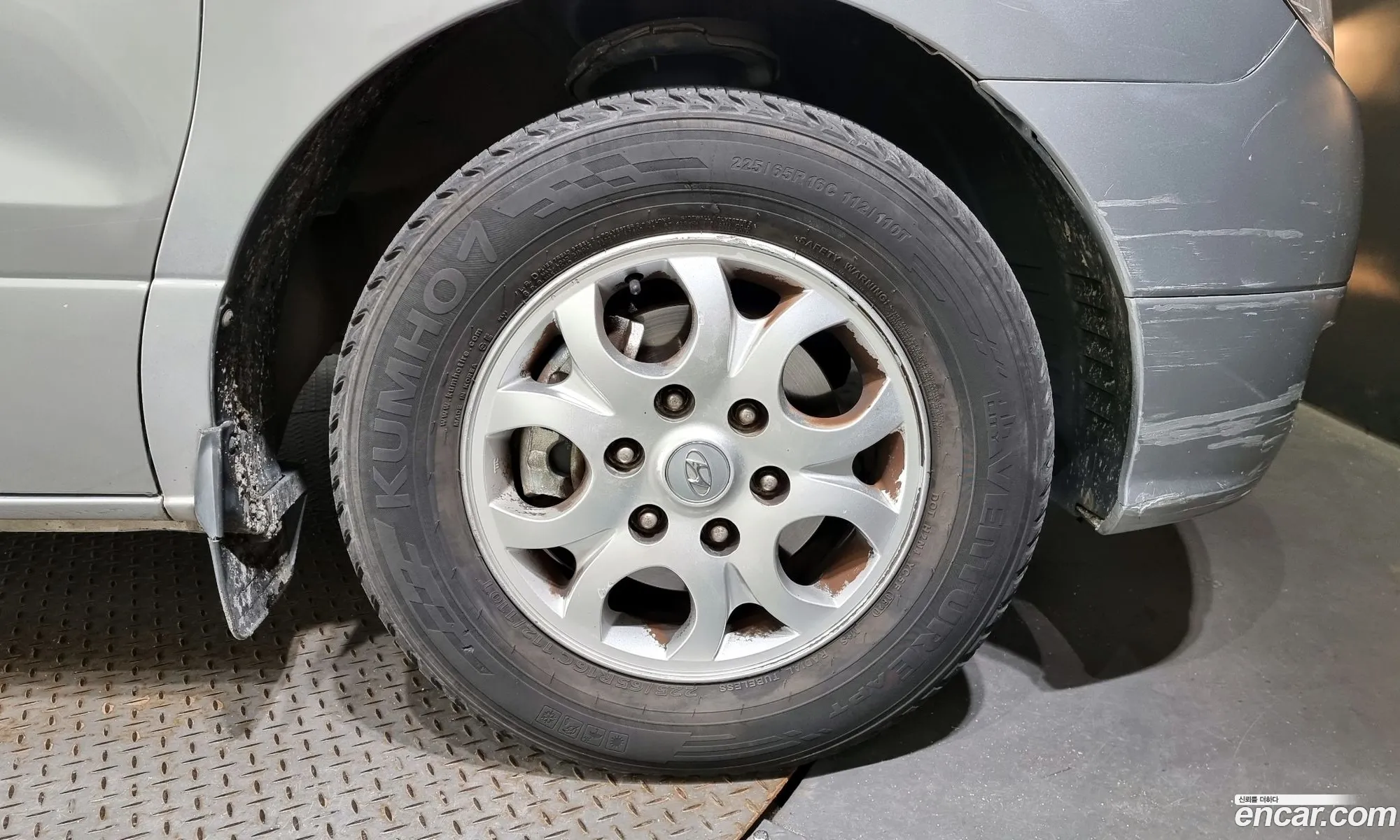 Hyundai Starex 5-Seater Van 2013 - фотография 12199358
