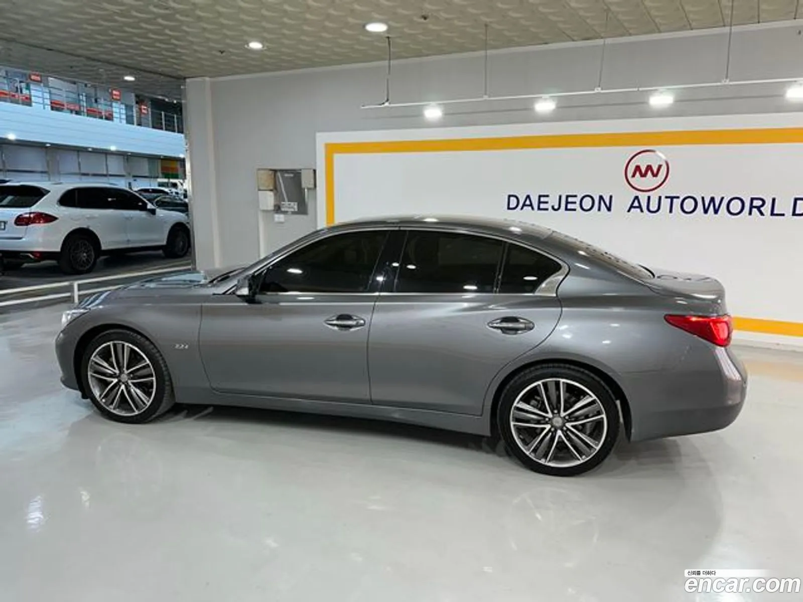 Infiniti Q50 22D Premium 2016 - фотография 3774711