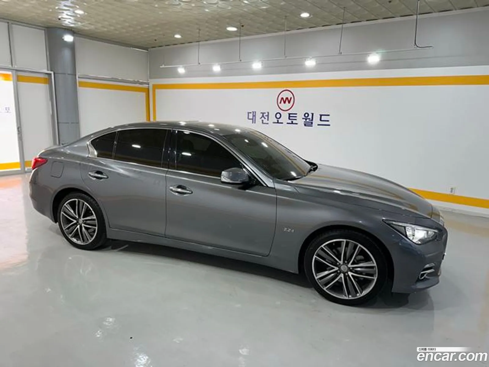 Infiniti Q50 22D Premium 2016 - фотография 3774715