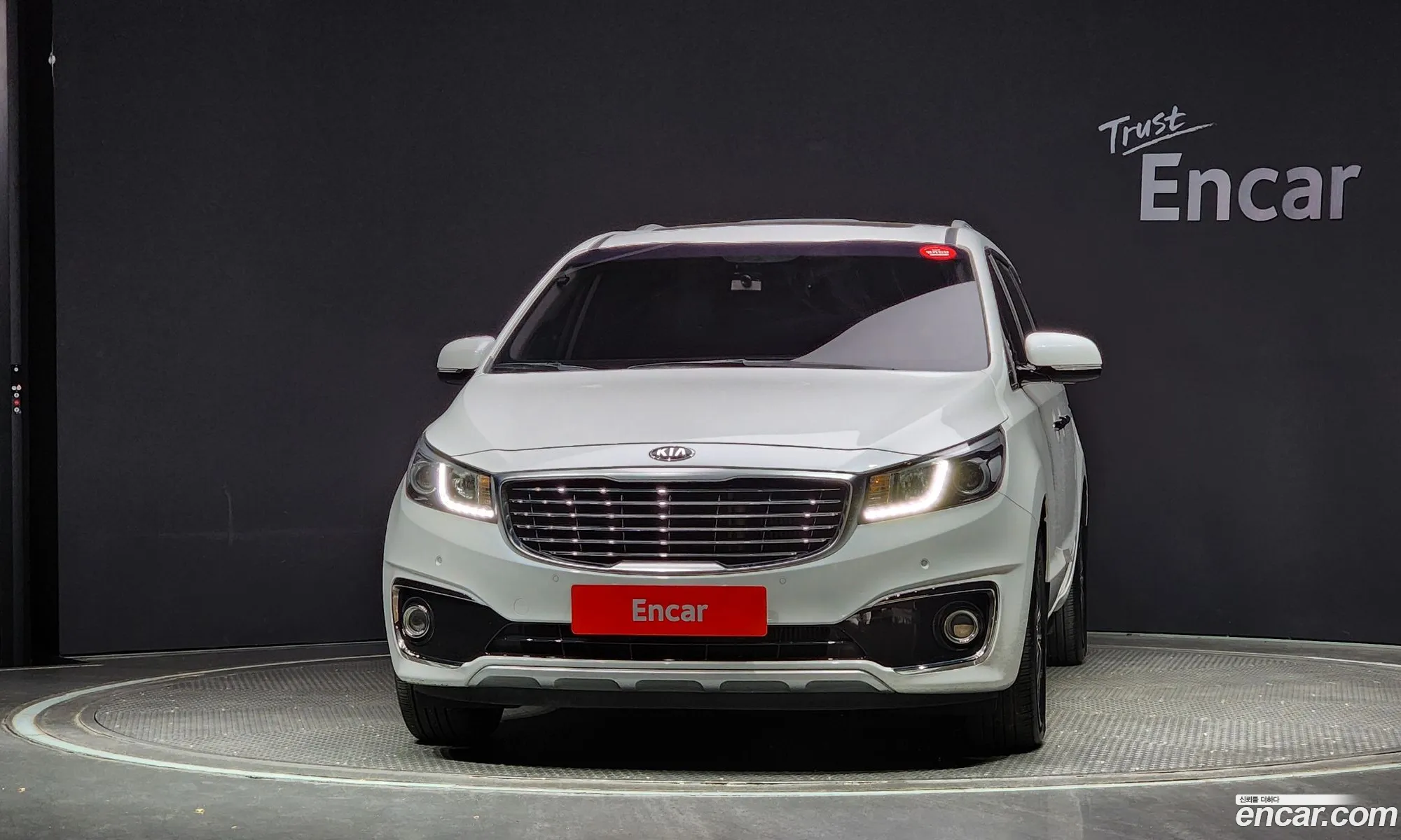 Kia Carnival 9-Seater Luxury 2017 - фотография 17311685