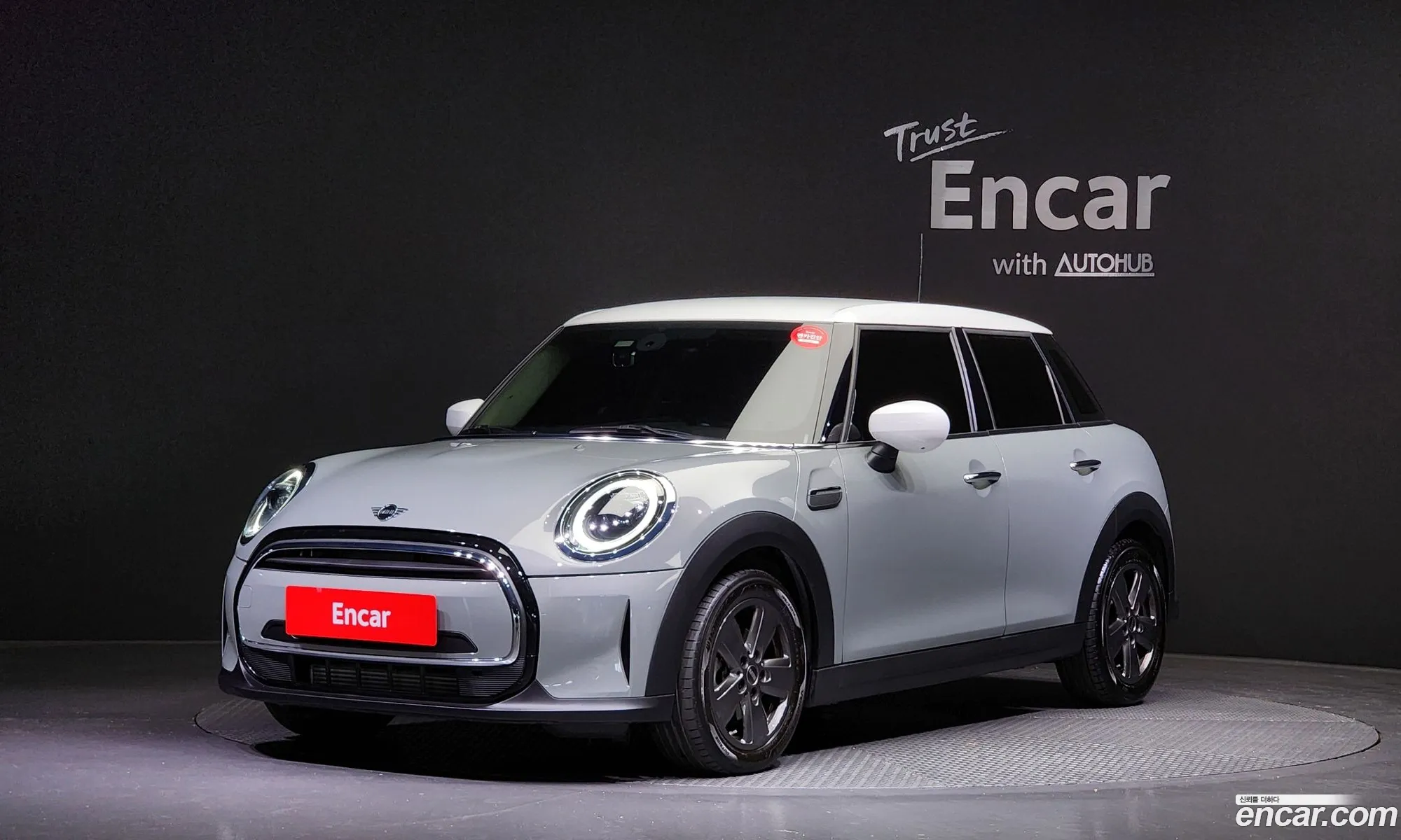 Mini Cooper 5 Door Classic 2023 - фотография 4615851