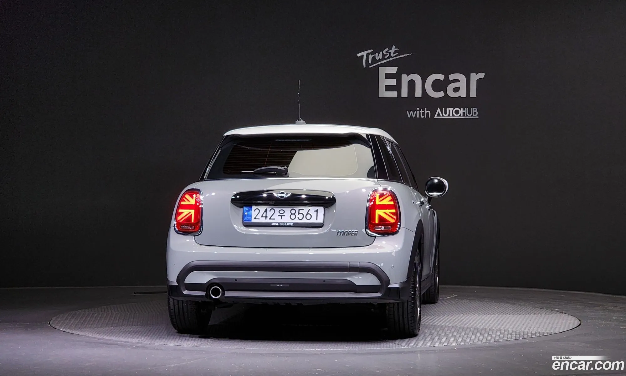 Mini Cooper 5 Door Classic 2023 - фотография 4615854