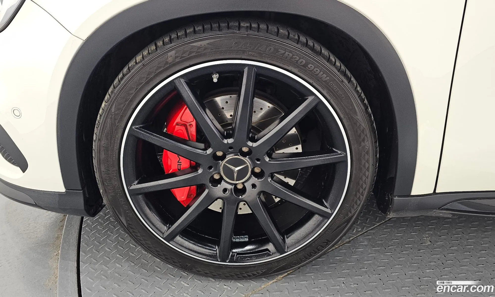 Mercedes-Benz Gla-Klasse Gla45 Amg 4Matic 2015 - фотография 12092228