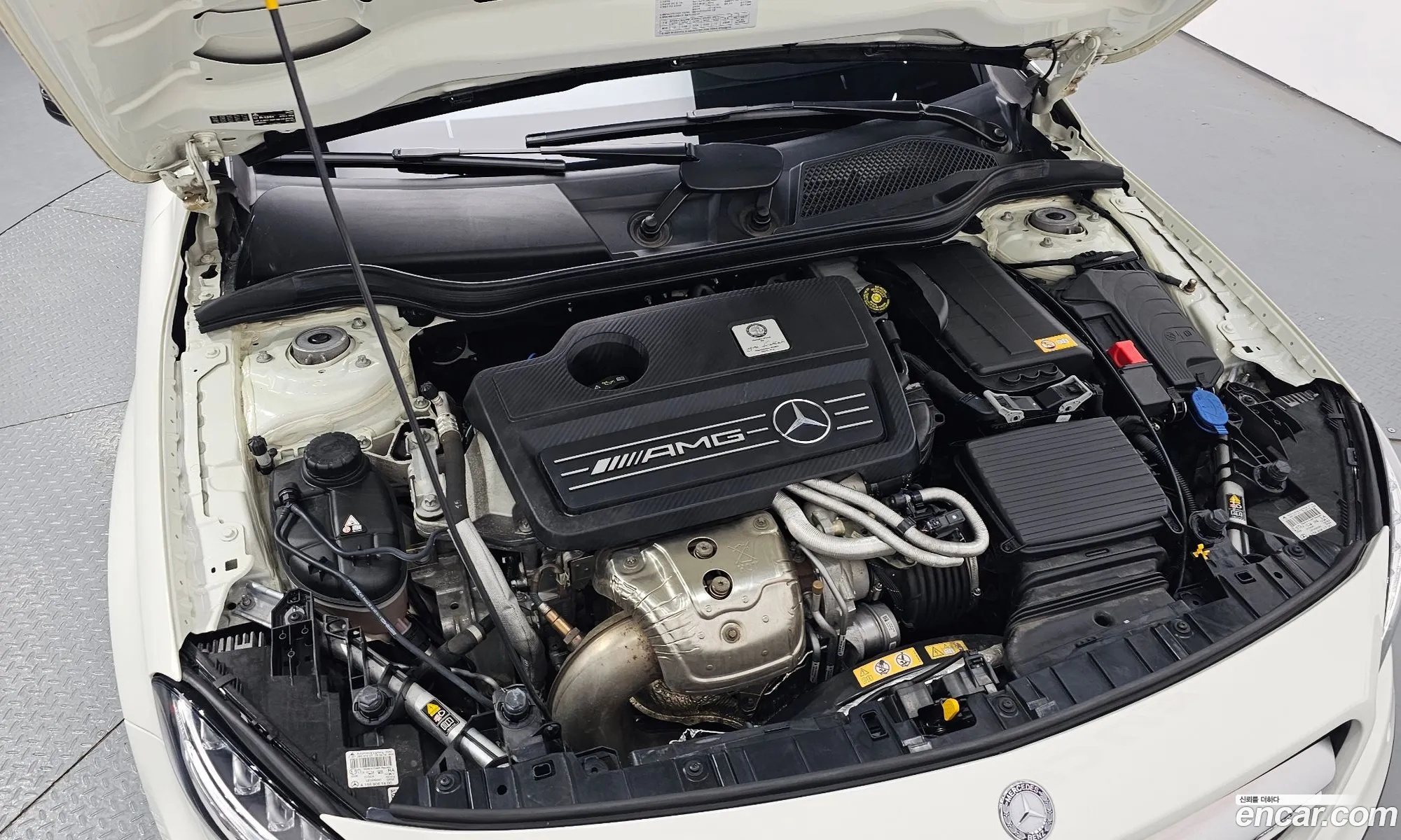 Mercedes-Benz Gla-Klasse Gla45 Amg 4Matic 2015 - фотография 12092229