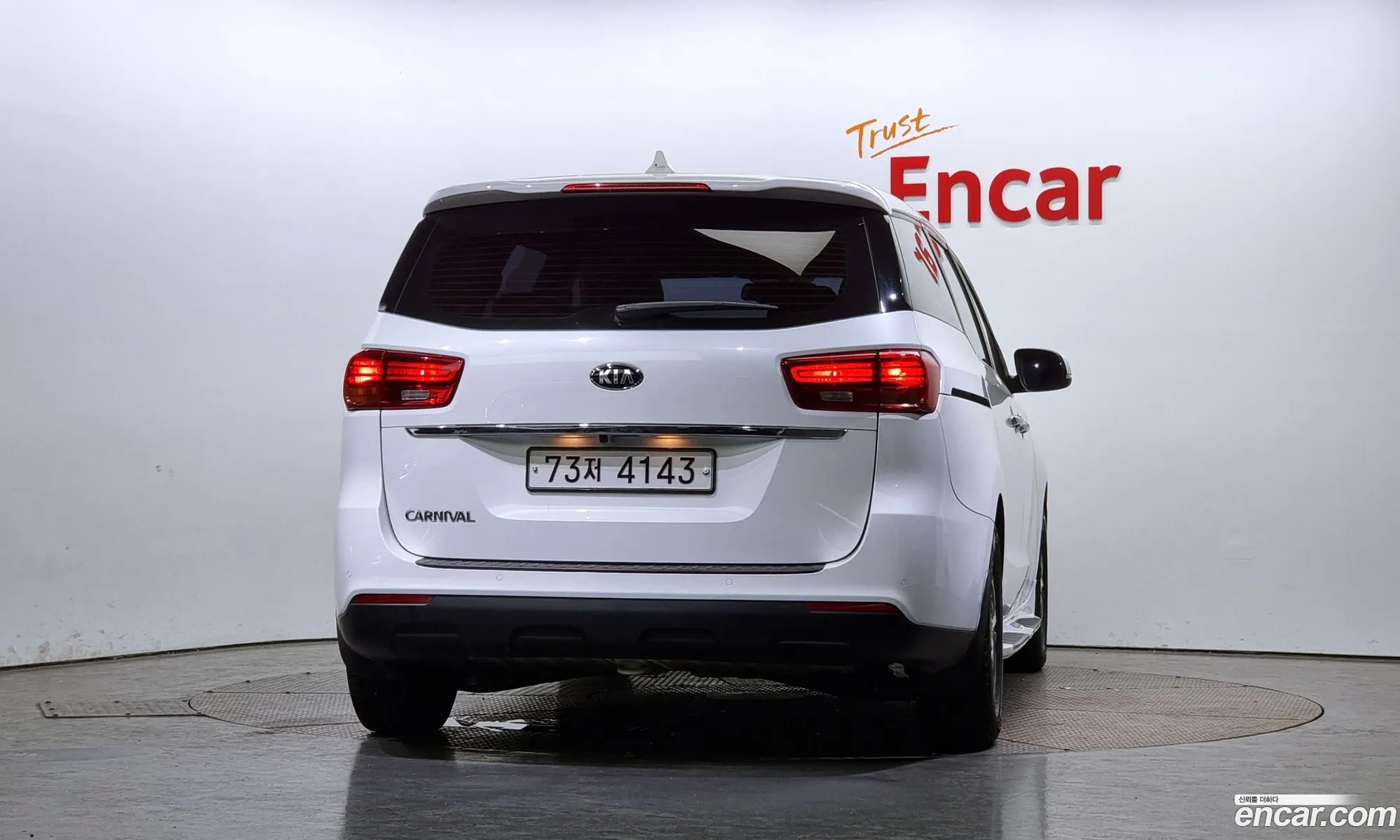 Kia Carnival Iii 11-Seater Deluxe 2019 - фотография 18383841