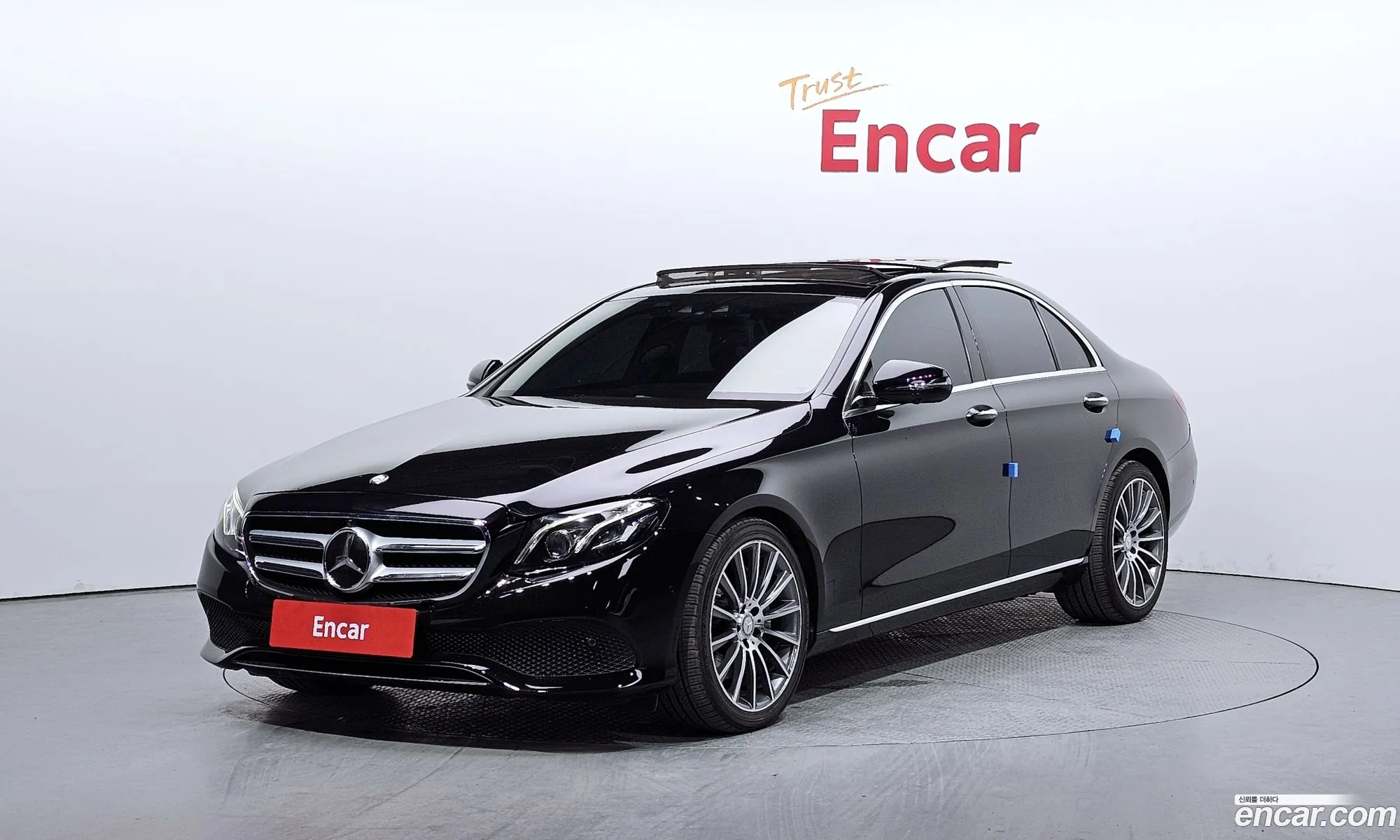 Mercedes-Benz E-Klasse E300 4Matic Avantgarde Intelligent Drive 2017 - фотография 11572106