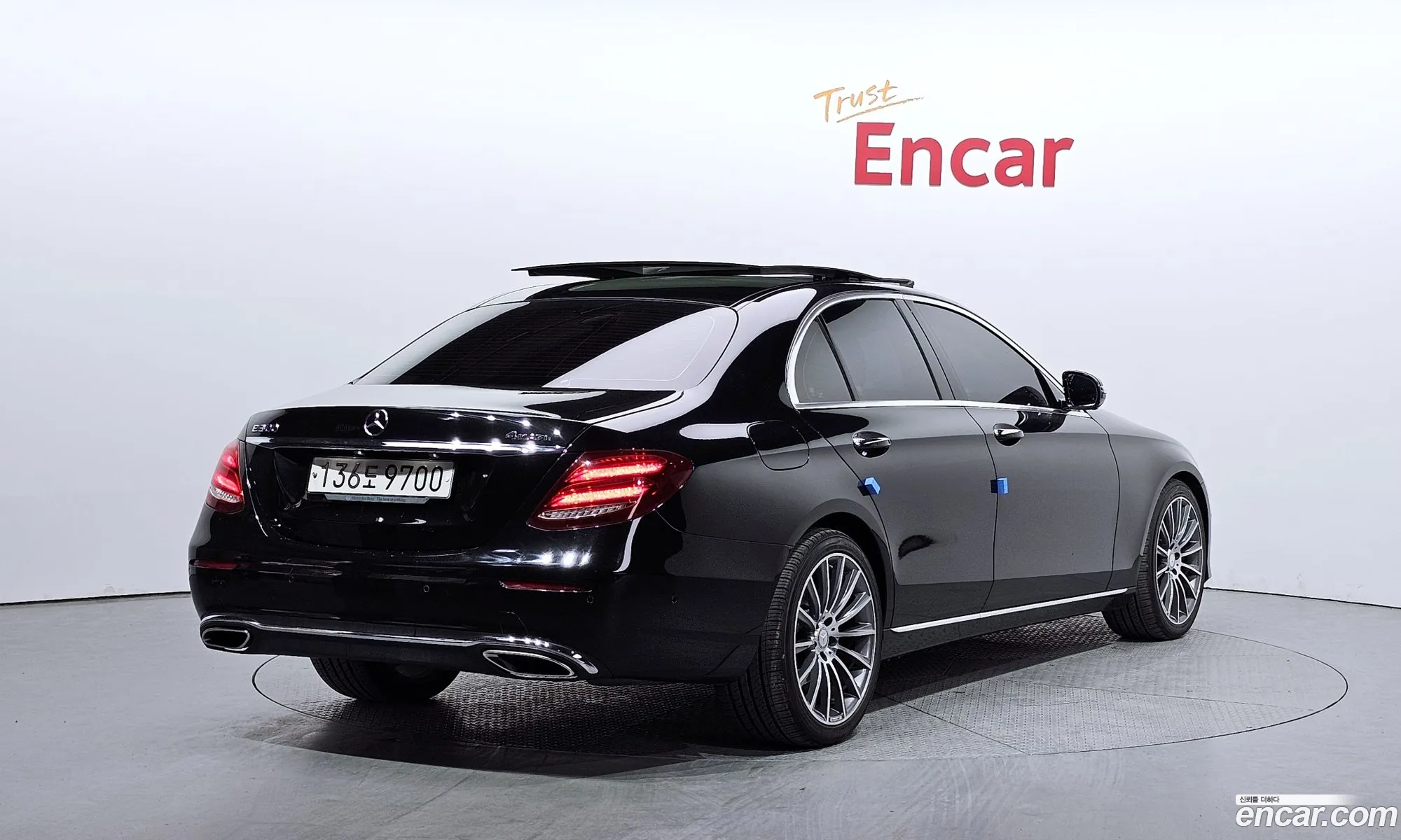 Mercedes-Benz E-Klasse E300 4Matic Avantgarde Intelligent Drive 2017 - фотография 11572107