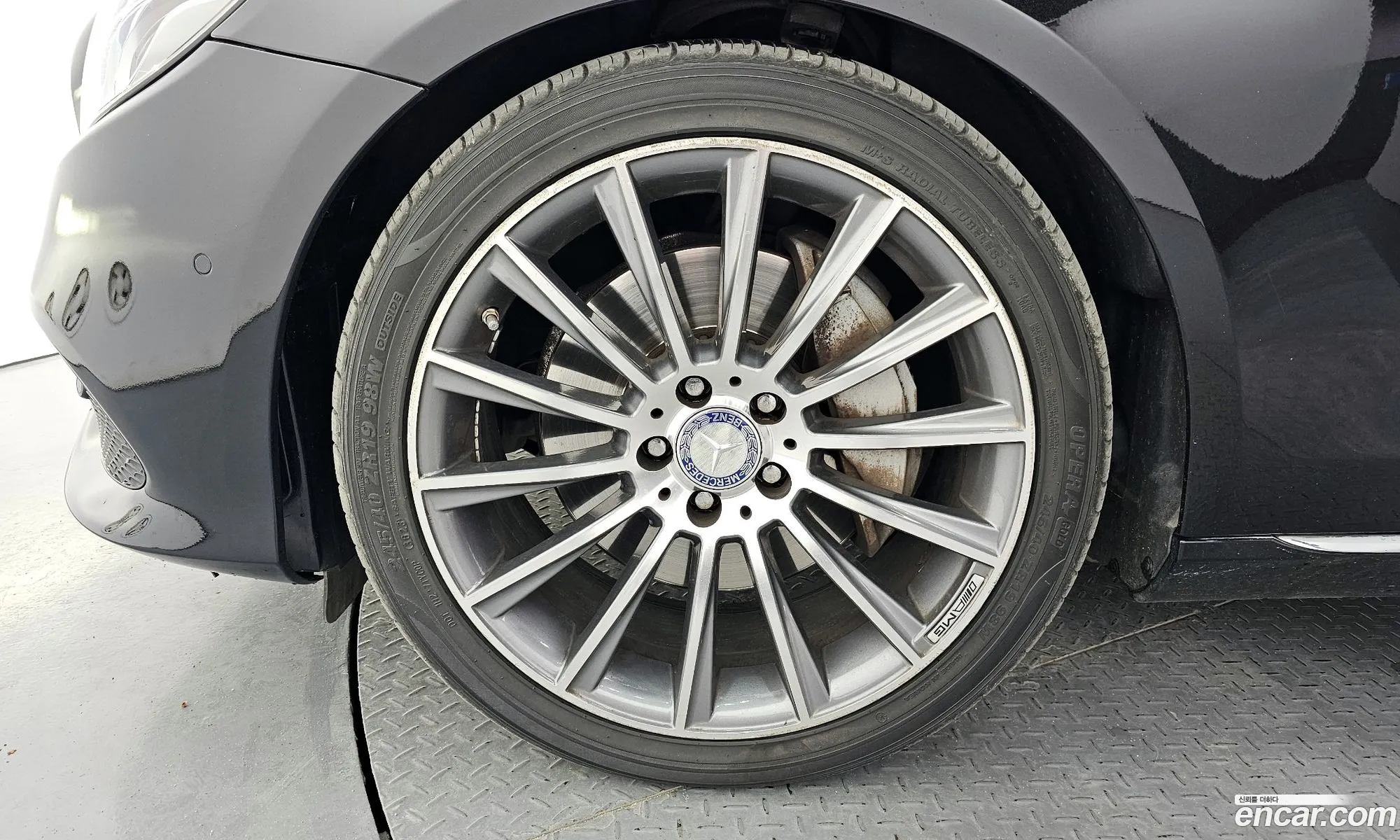Mercedes-Benz E-Klasse E300 4Matic Avantgarde Intelligent Drive 2017 - фотография 11572110