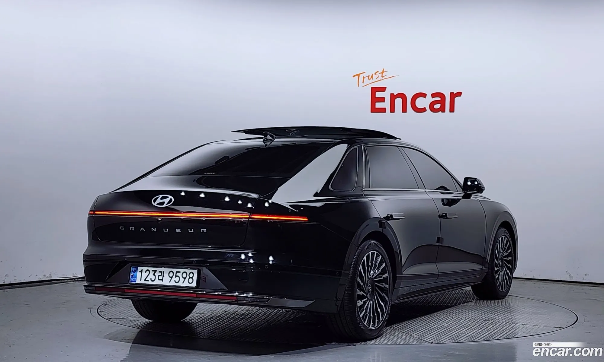 Hyundai Grandeur Calligraphy 2023 - фотография 12210268