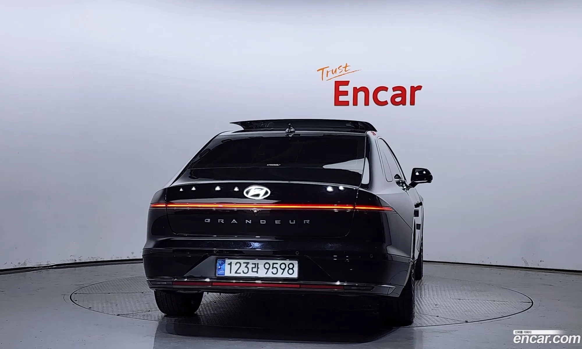 Hyundai Grandeur Calligraphy 2023 - фотография 12210271