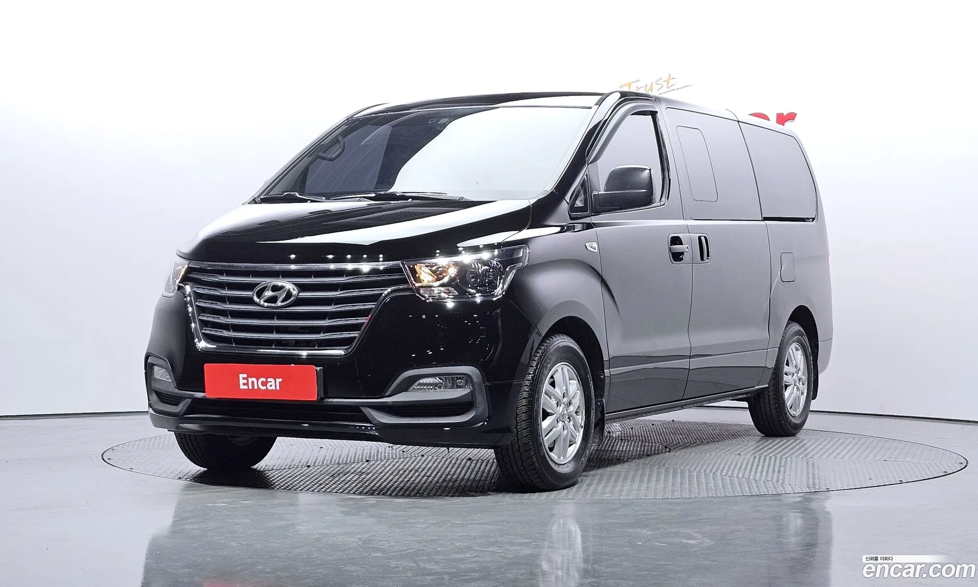Hyundai The New Grand Starex Van 5-Seater Modern - фотография 12009177