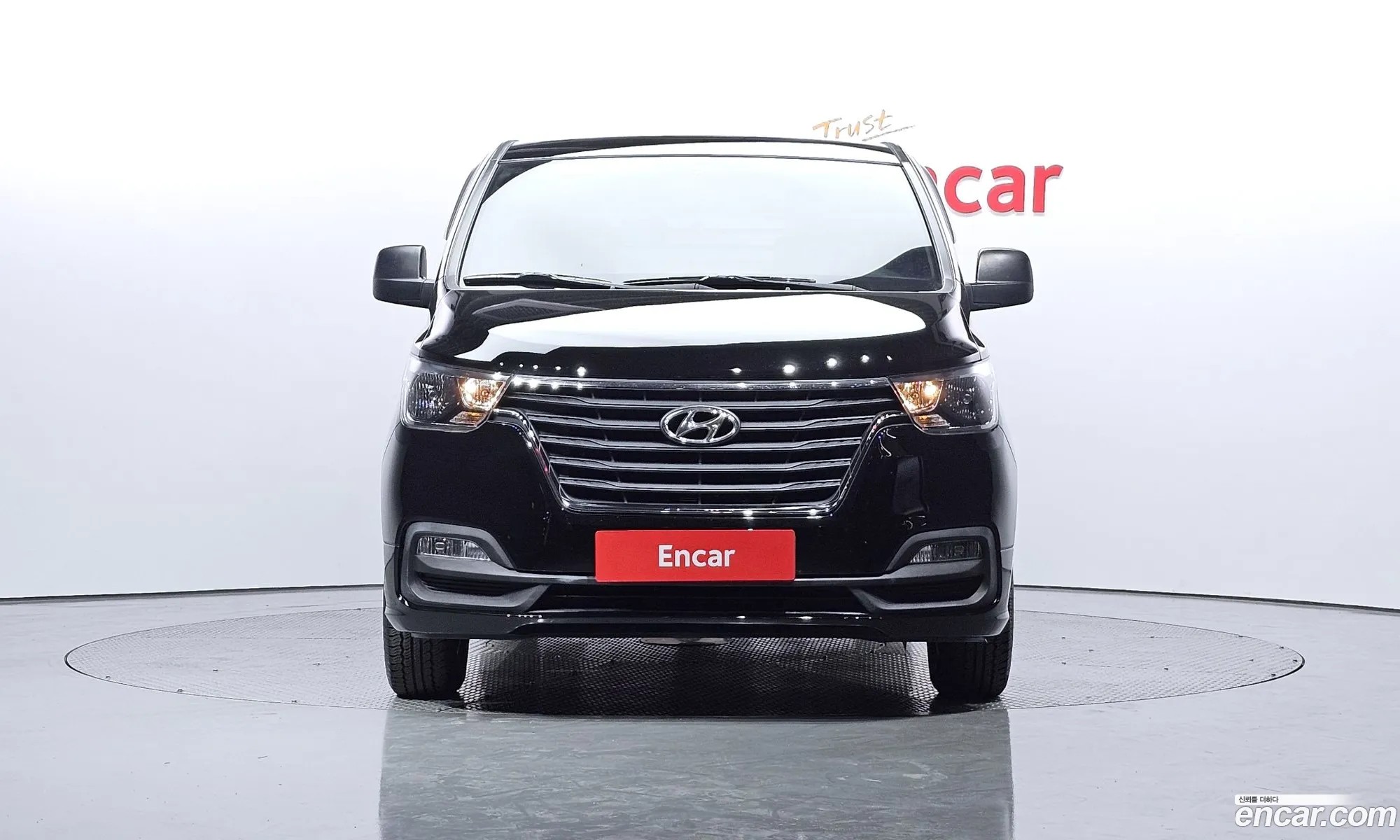 Hyundai The New Grand Starex Van 5-Seater Modern - фотография 12009179