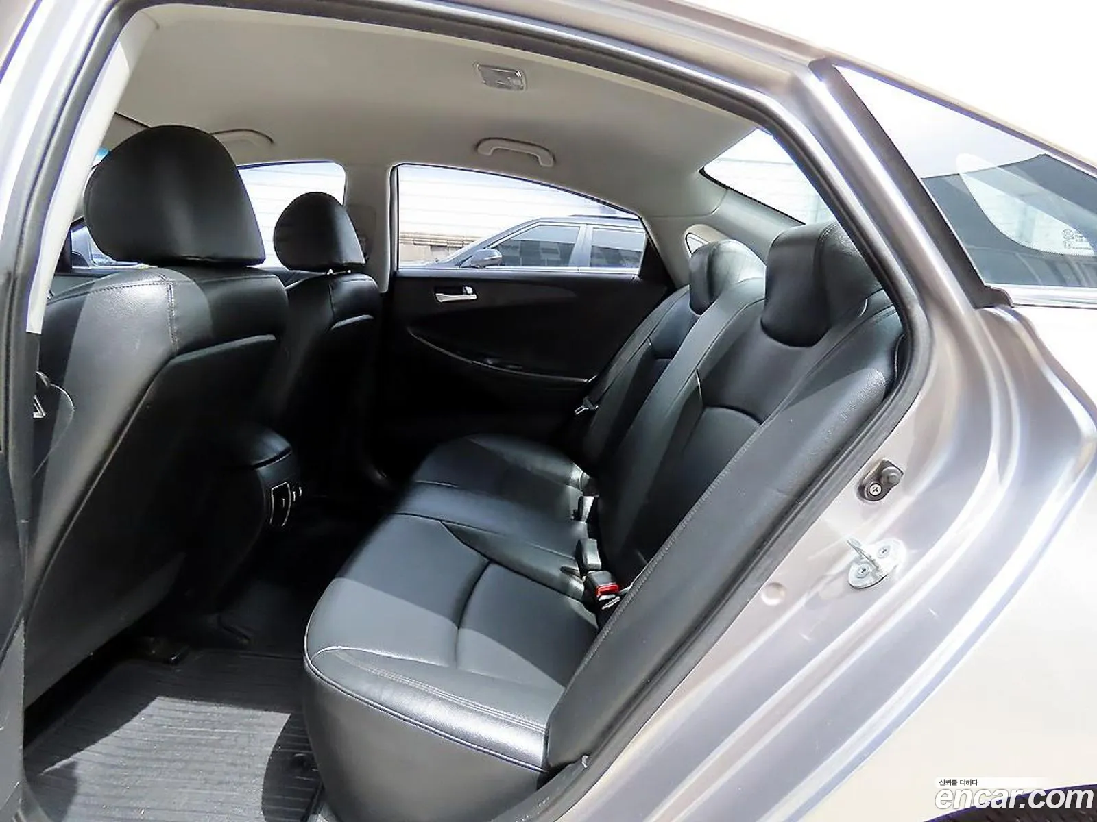Hyundai Sonata Lpi Deluxe 2011 - фотография 18526317