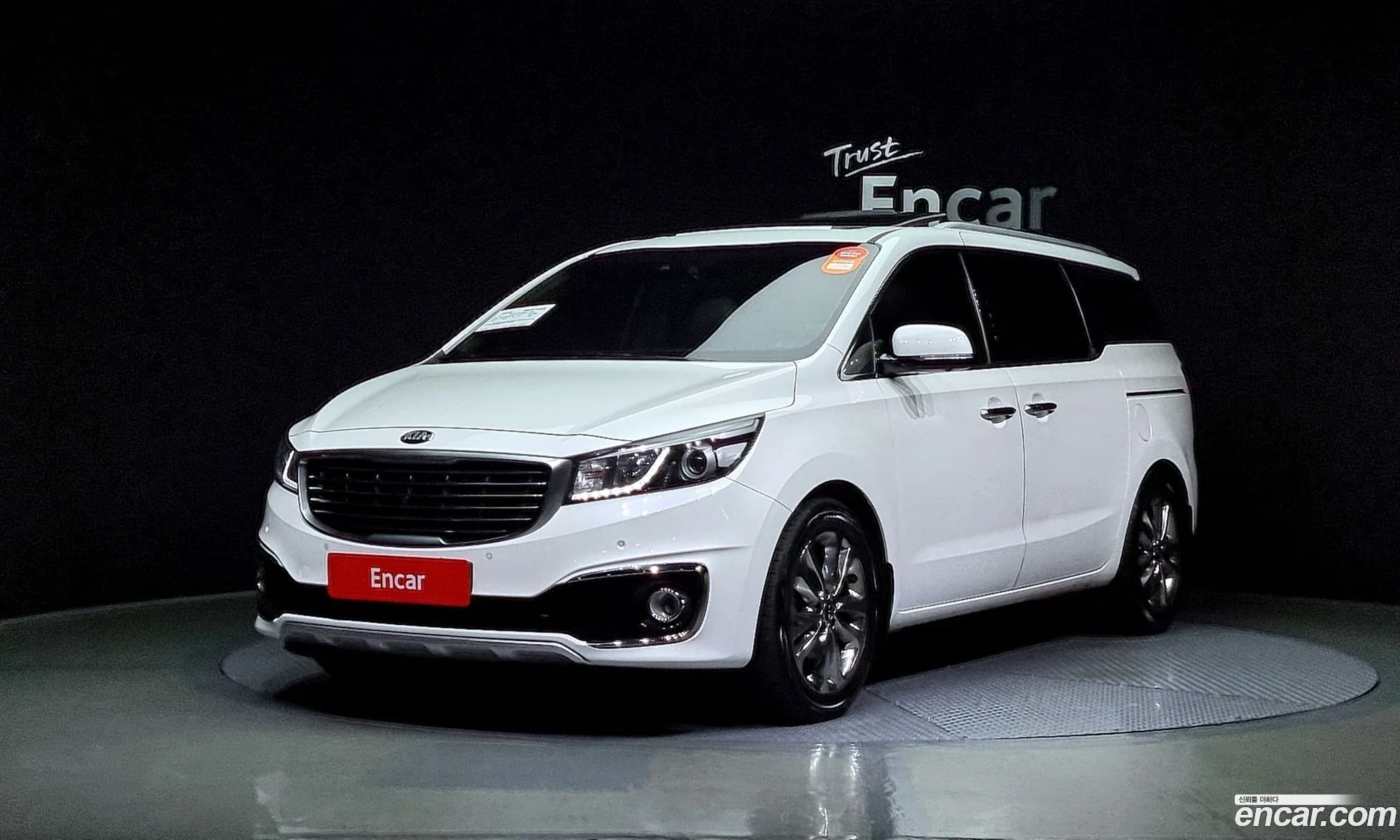 Kia Carnival 9-Seater Noblesse 2015 - фотография 12551677