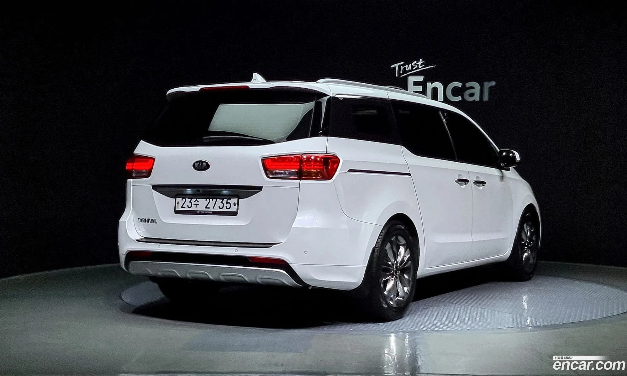 Kia Carnival 9-Seater Noblesse 2015 - фотография 12551678